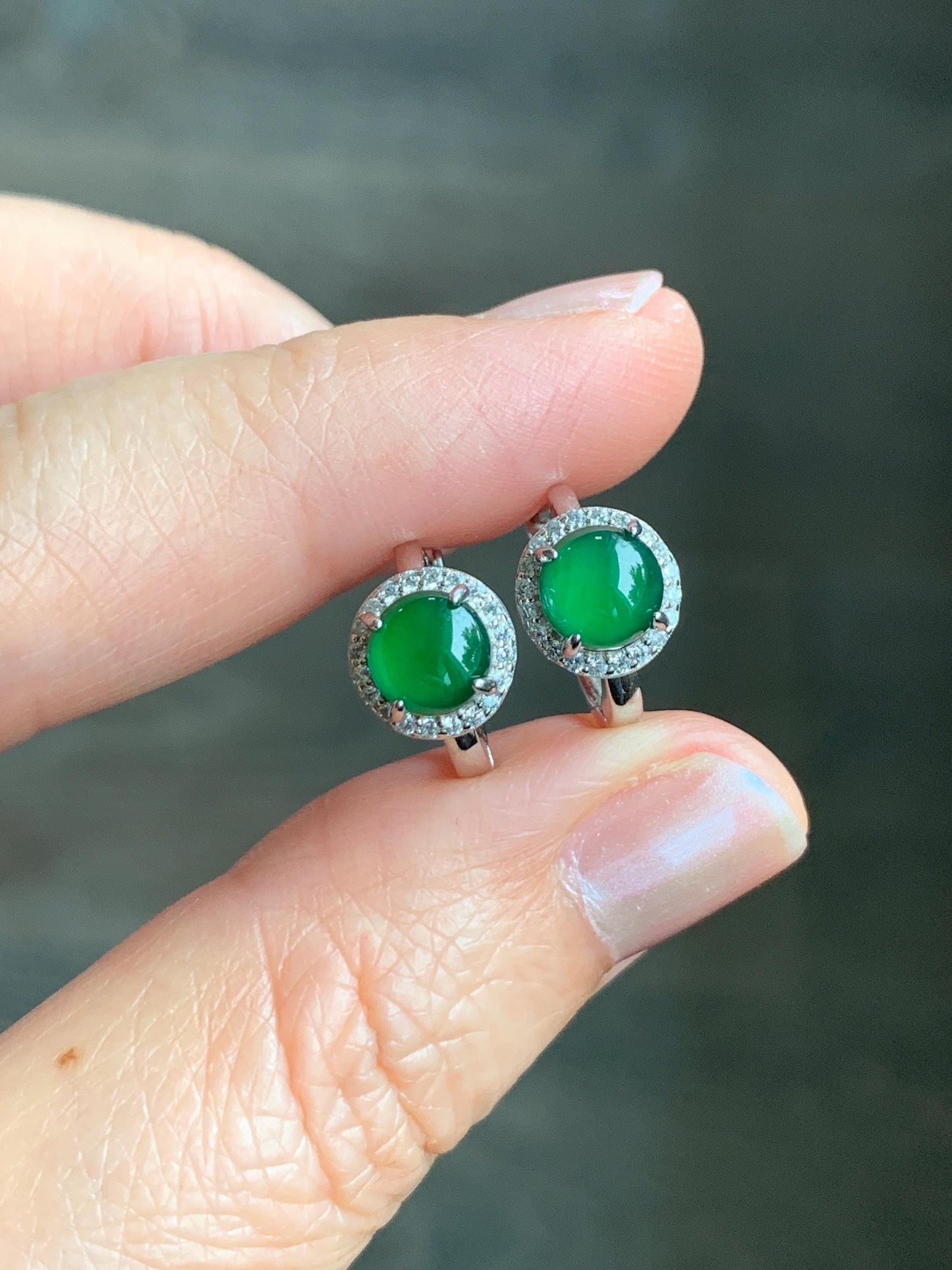 Natural Grade A Guatemalan Icy Translucent Vibrant Green Jade Jadeite Halo Style Huggie Hoop Earrings Sterling Silver 天然冰危绿翡翠镶嵌耳包 LEB128