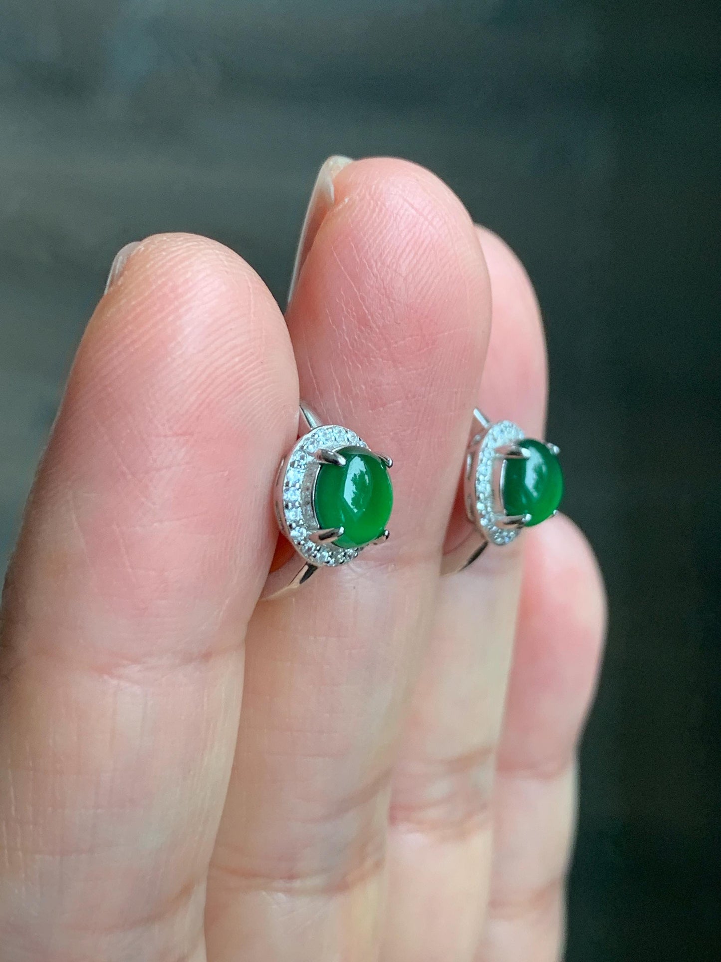 Natural Grade A Guatemalan Icy Translucent Vibrant Green Jade Jadeite Halo Style Huggie Hoop Earrings Sterling Silver 天然冰危绿翡翠镶嵌耳包 LEB128