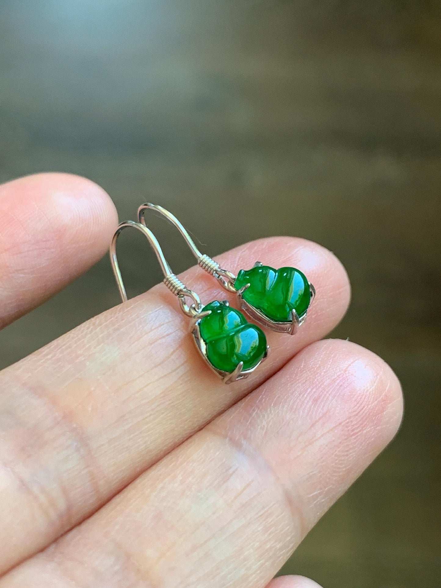 Natural Grade A Guatemalan Icy Translucent Vibrant Green Jade Jadeite Petite Hulu Gourd Dangle Earrings Sterling Silver 天然冰危绿翡翠葫芦银耳钉 WLG120
