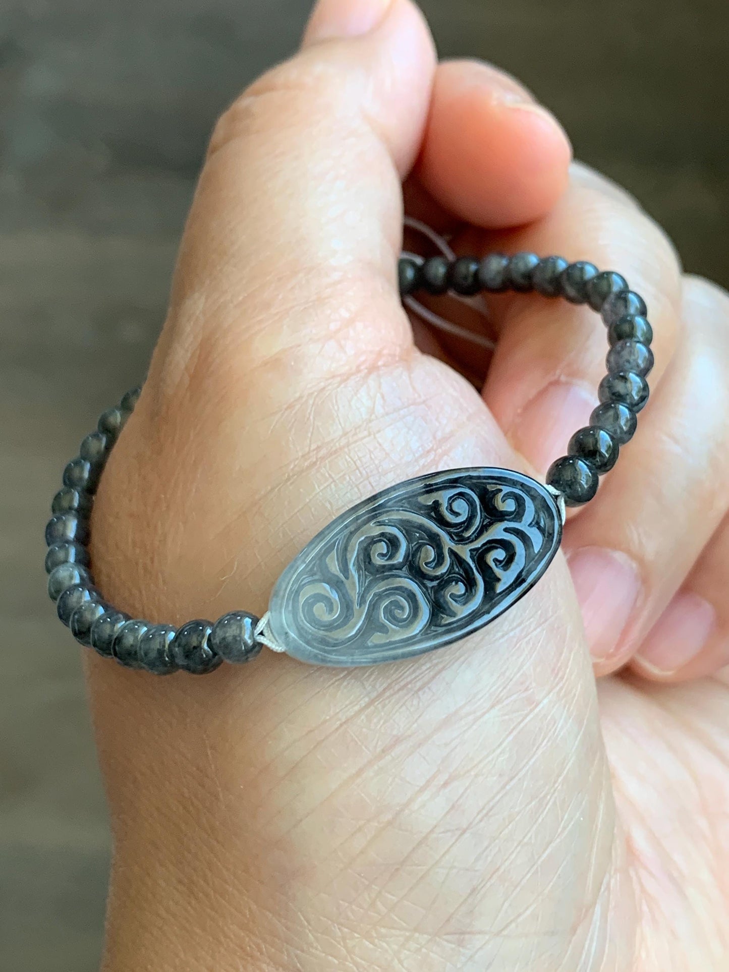 Natural Grade A Icy Highly Translucent Gelatinous Wuji Jade Jadeite Engraved Oval Coin Petite Beaded Bracelet 6.75 8g 天然冰胶乌鸡翡翠手牌圆珠手串 WJP165