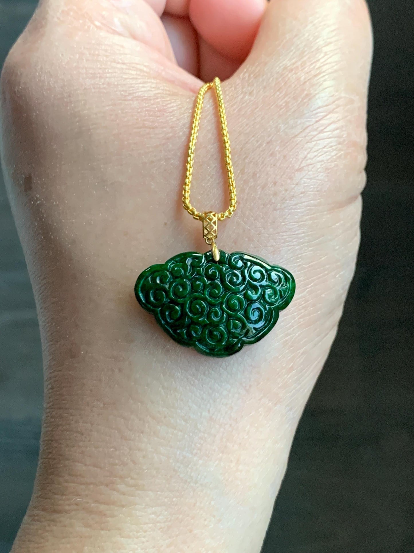 Natural Grade A Intense Green Jade Jadeite Engraved Ruyi Lock Pendant 18K Yellow Gold 5g 天然满绿花青翡翠仿古雕如意锁吊坠 HQR480