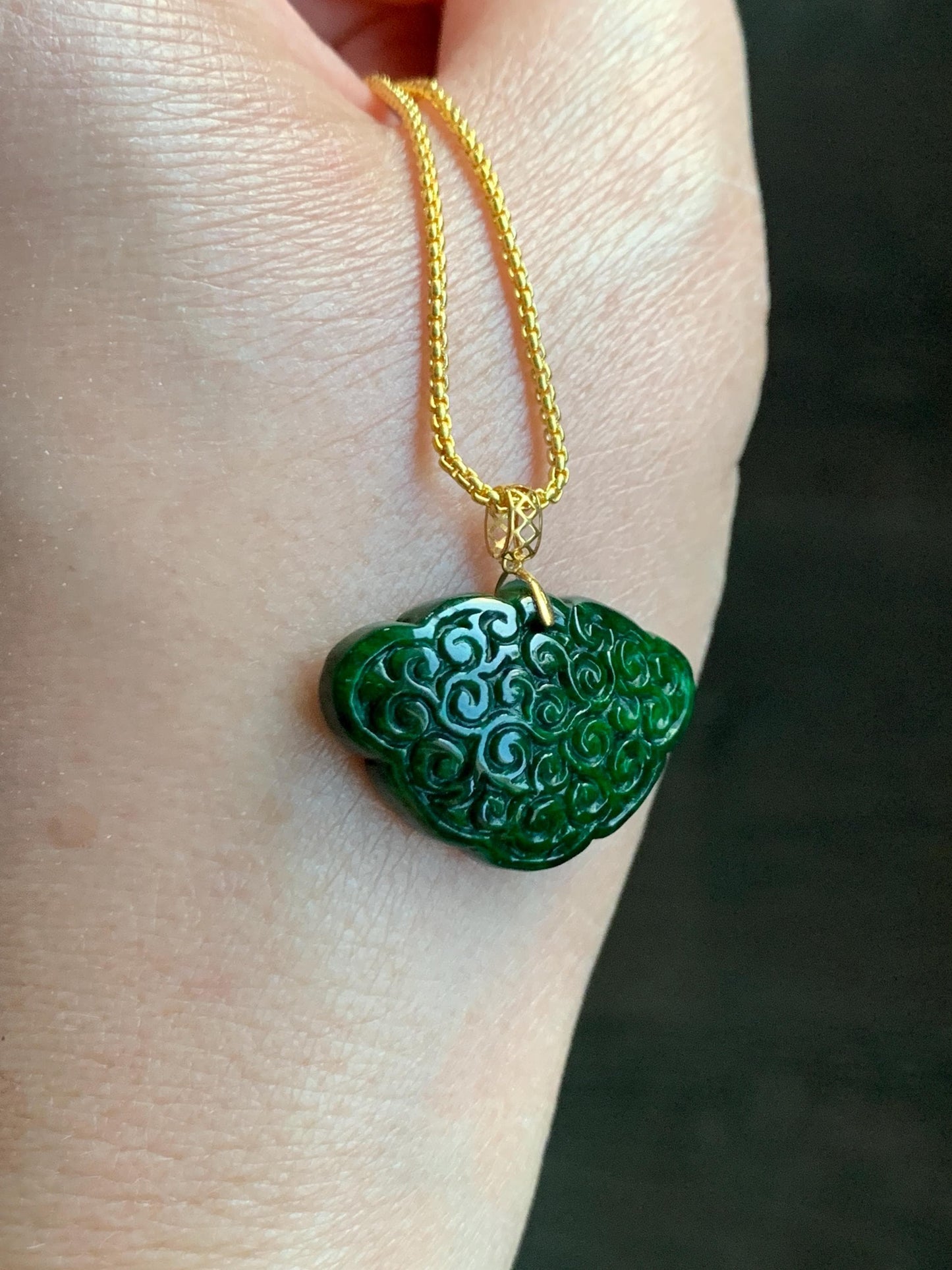 Natural Grade A Intense Green Jade Jadeite Engraved Ruyi Lock Pendant 18K Yellow Gold 5g 天然满绿花青翡翠仿古雕如意锁吊坠 HQR480
