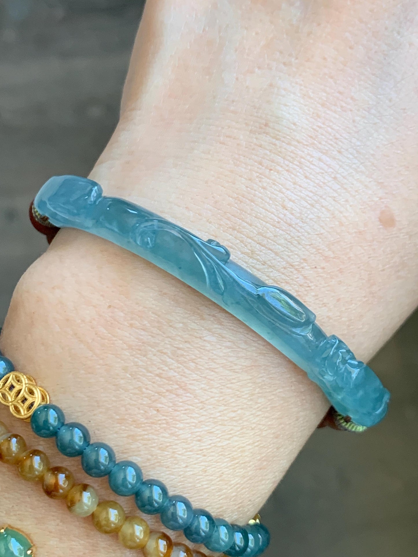 Natural Grade A Guatemalan Icy Highly Translucent Bright Blue Jadeite Dragon Hook Cuff Wood Beads Beaded Bracelet 6.75" 天然高冰危龙钩手牌木珠手串 GWL250
