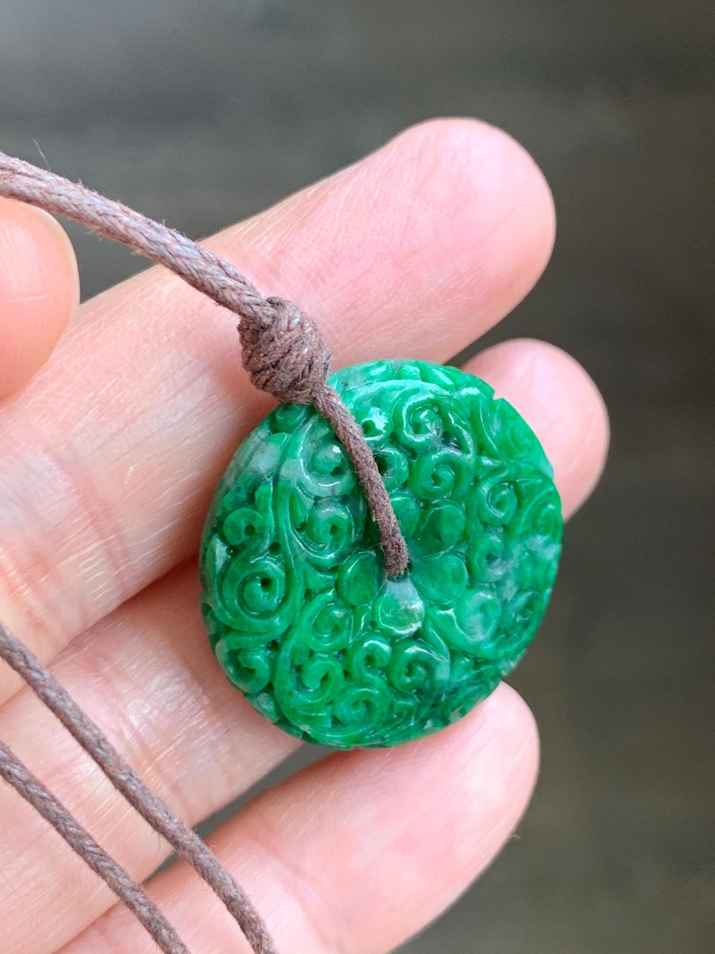 Certified Natural Grade A Icy Vibrant Hot Green Jade Jadeite Engraved Donut Ping An Kou Pendant Rope Necklace 8.61g 天然辣绿花青翡翠仿古雕平安扣吊坠 3904
