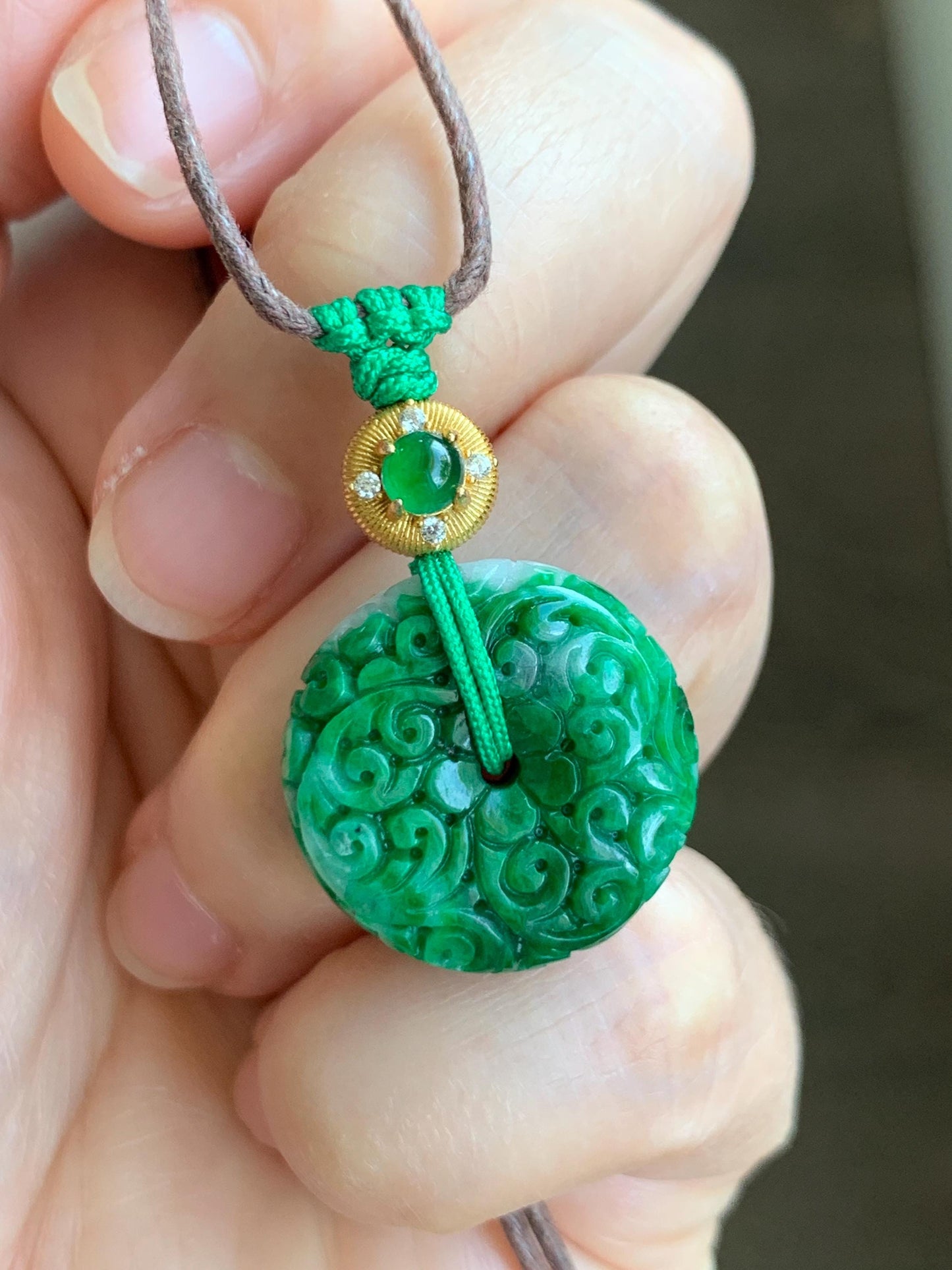 Certified Natural Grade A Icy Vibrant Hot Green Jade Jadeite Engraved Donut Ping An Kou Pendant Rope Necklace 5.72g 天然辣绿花青翡翠仿古雕平安扣吊坠 3903