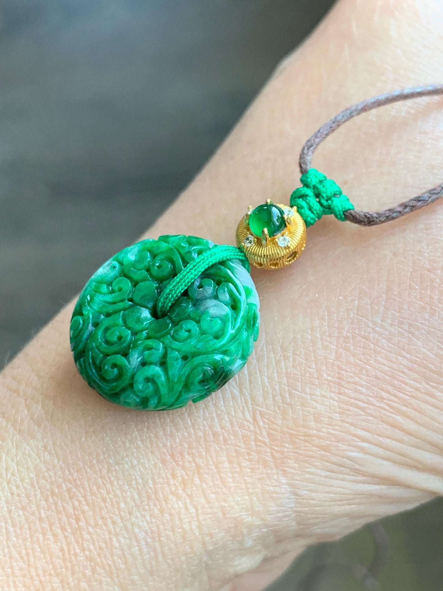 Certified Natural Grade A Icy Vibrant Hot Green Jade Jadeite Engraved Donut Ping An Kou Pendant Rope Necklace 5.72g 天然辣绿花青翡翠仿古雕平安扣吊坠 3903