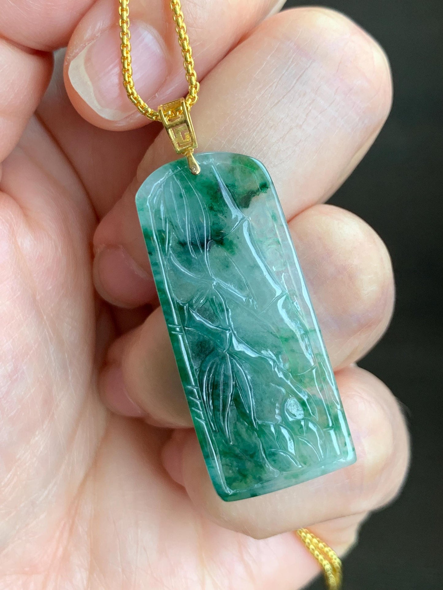 Natural Grade A Icy Highly Translucent Gelatinous Green Marbled Jadeite Koi Fish & Lily Pad Pendant 18K Yellow Gold 天然冰胶飘绿花翡翠荷叶鱼镶嵌吊坠 PLHY330