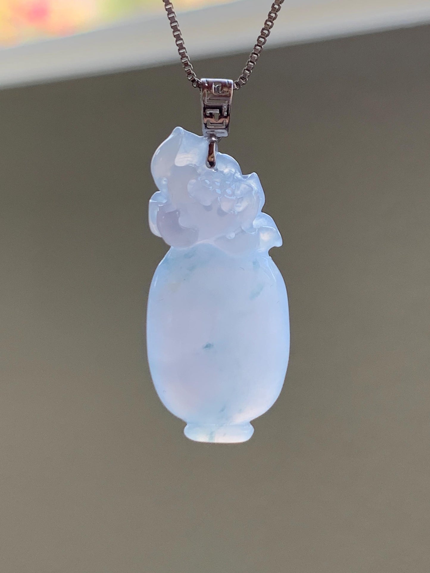 Natural Grade A Icy Translucent Gelatinous Pastel Purple Jade Jadeite Lotus Flower Vase Pendant 18K White Gold 天然冰胶淡紫飘花翡翠莲花宝瓶吊坠 MZP-A
