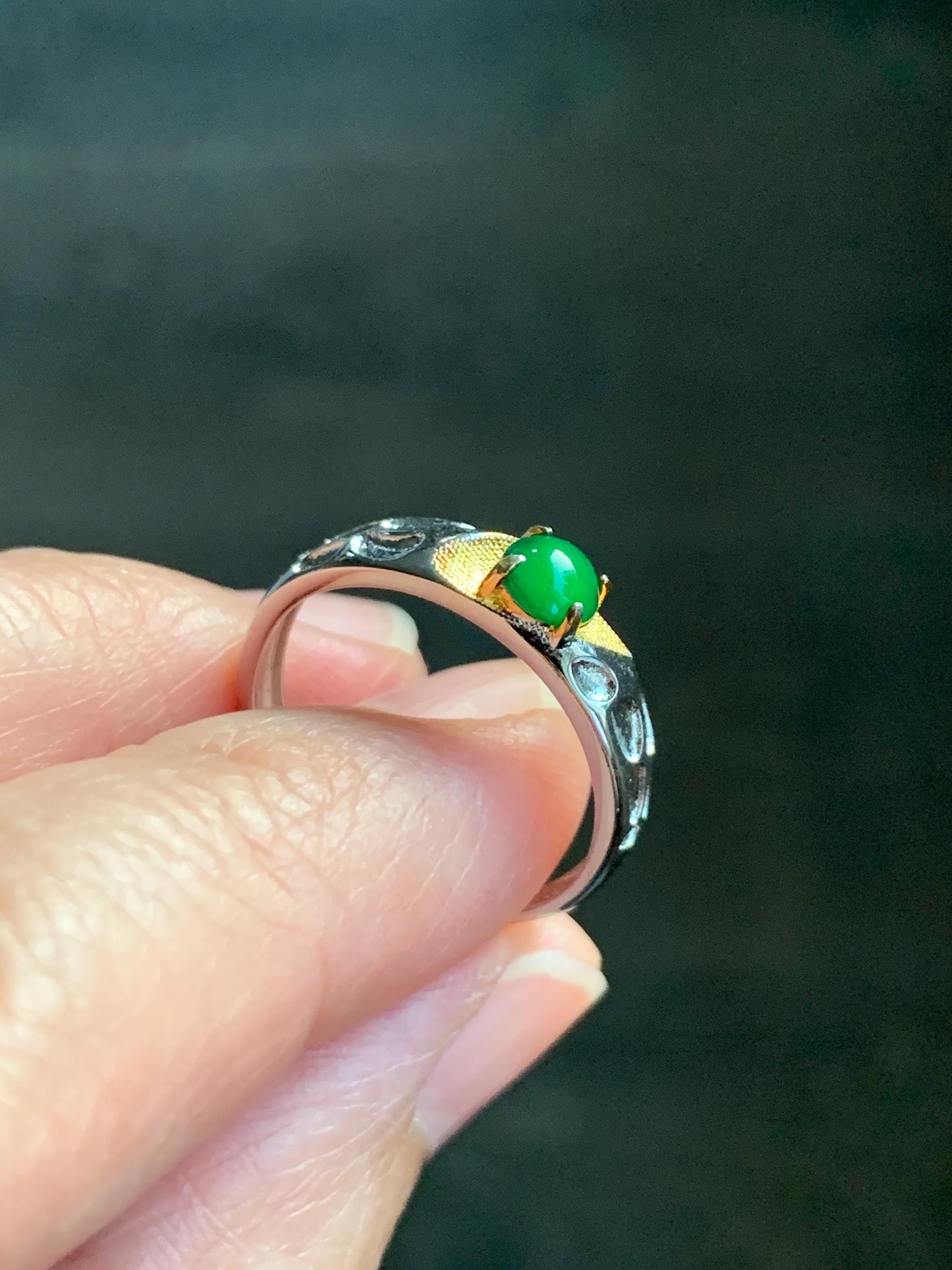 Natural Guatemalan Icy Translucent Vibrant Green Round Jadeite Band Style Ring Two-tone Sterling Silver Size 7 Adjustable 天然冰危绿翡翠银镶戒指 TTB56B