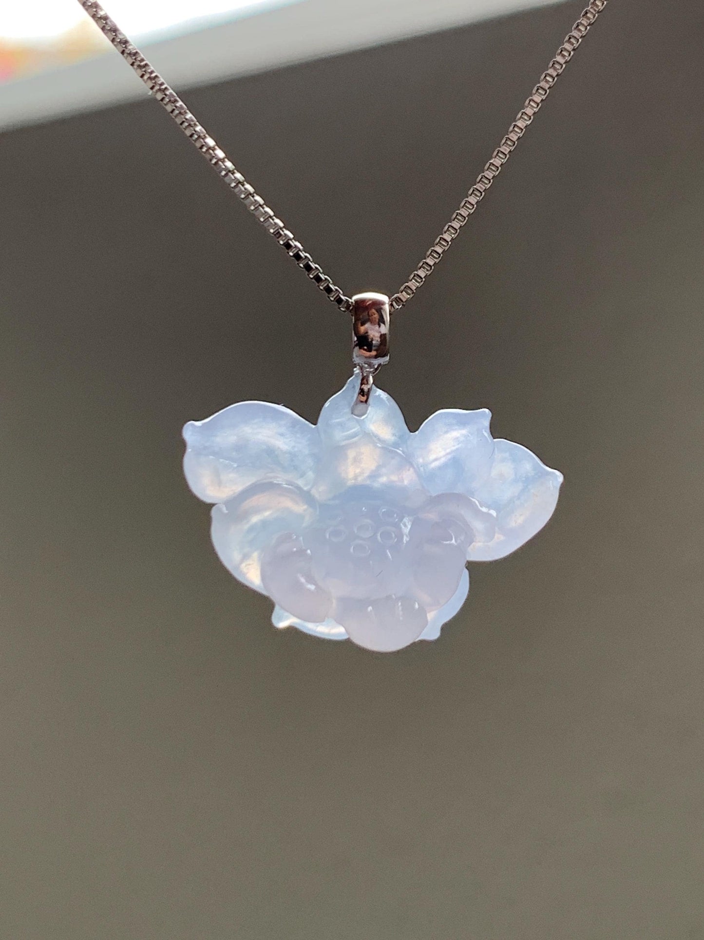 Natural Grade A Icy Highly Translucent Gelatinous Pastel Purple Jade Jadeite Lotus Flower Pendant 18K White Gold 3g 天然冰胶淡紫翡翠荷花镶嵌吊坠 MBZ385