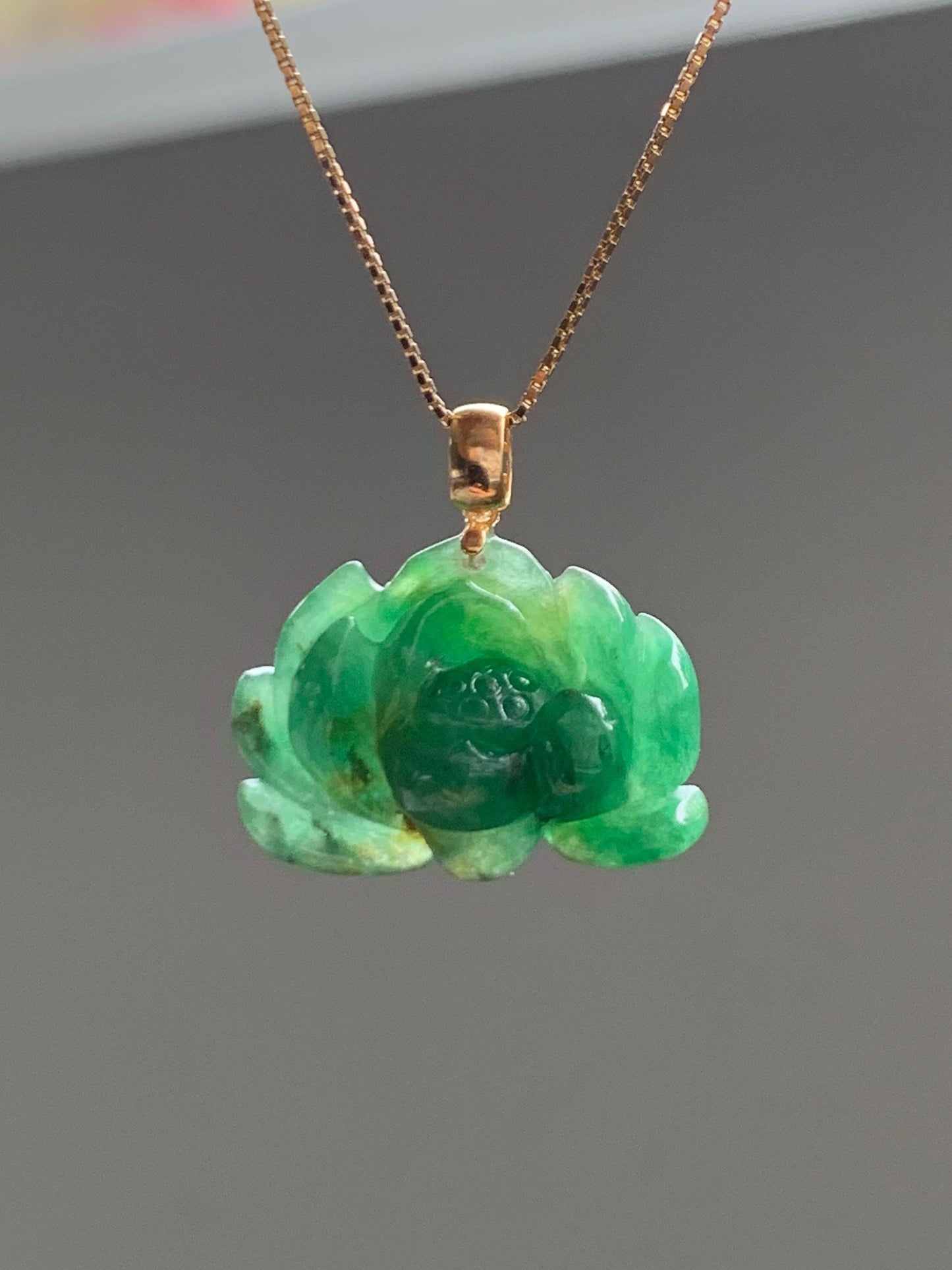 Natural Grade A Icy Translucent Gelatinous Intense Green Jade Jadeite Lotus Flower Pendant 18K Yellow Gold 2g 天然冰胶浓绿翡翠荷花镶嵌吊坠 MNL260