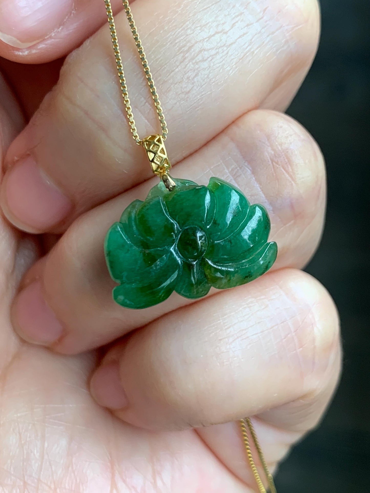 Natural Grade A Icy Translucent Gelatinous Intense Green Jade Jadeite Lotus Flower Pendant 18K Yellow Gold 2g 天然冰胶浓绿翡翠荷花镶嵌吊坠 MNL260