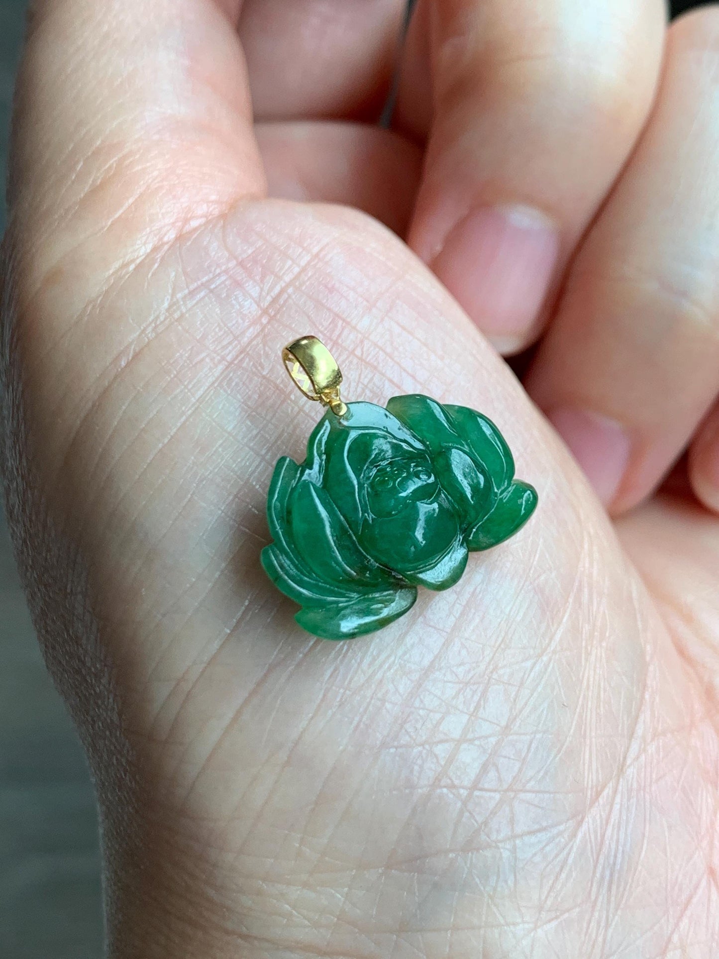 Natural Grade A Icy Translucent Gelatinous Intense Green Jade Jadeite Lotus Flower Pendant 18K Yellow Gold 2g 天然冰胶浓绿翡翠荷花镶嵌吊坠 MNL260