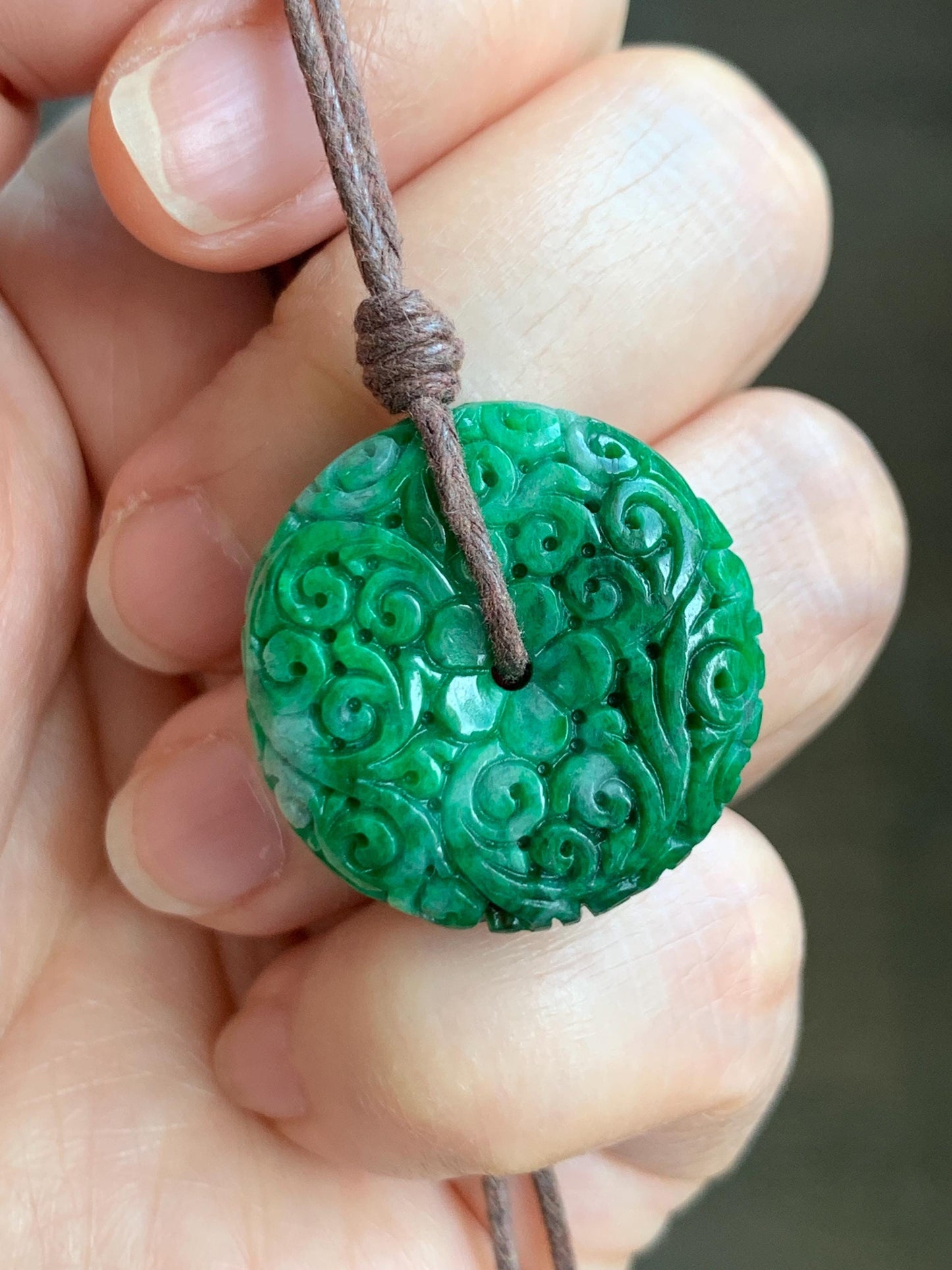 Certified Natural Grade A Icy Vibrant Hot Green Jade Jadeite Engraved Donut Ping An Kou Pendant Rope Necklace 8.61g 天然辣绿花青翡翠仿古雕平安扣吊坠 3904