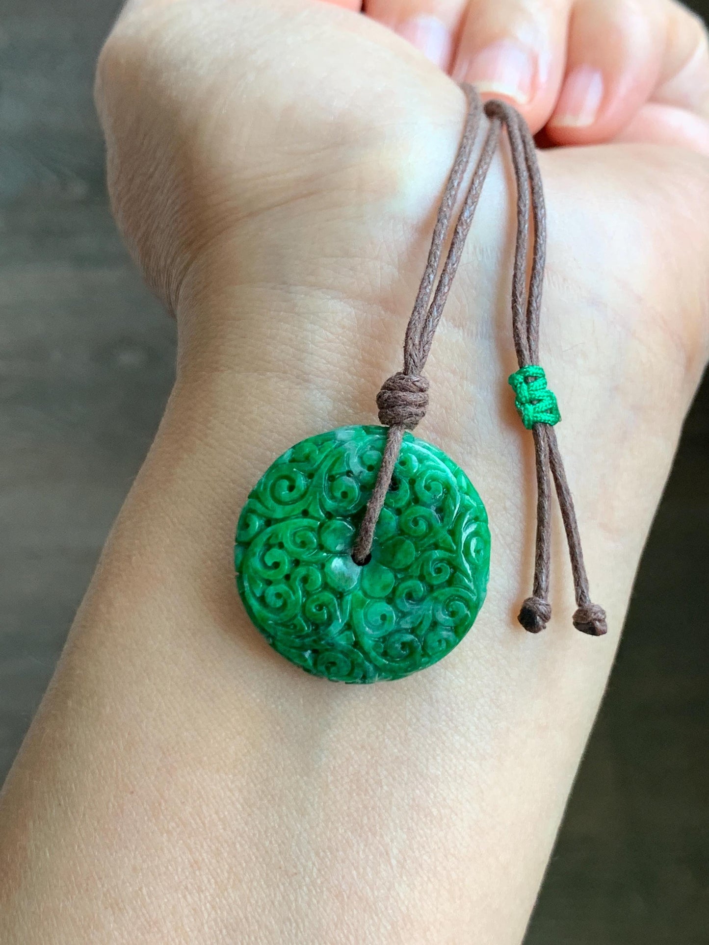 Certified Natural Grade A Icy Vibrant Hot Green Jade Jadeite Engraved Donut Ping An Kou Pendant Rope Necklace 8.61g 天然辣绿花青翡翠仿古雕平安扣吊坠 3904