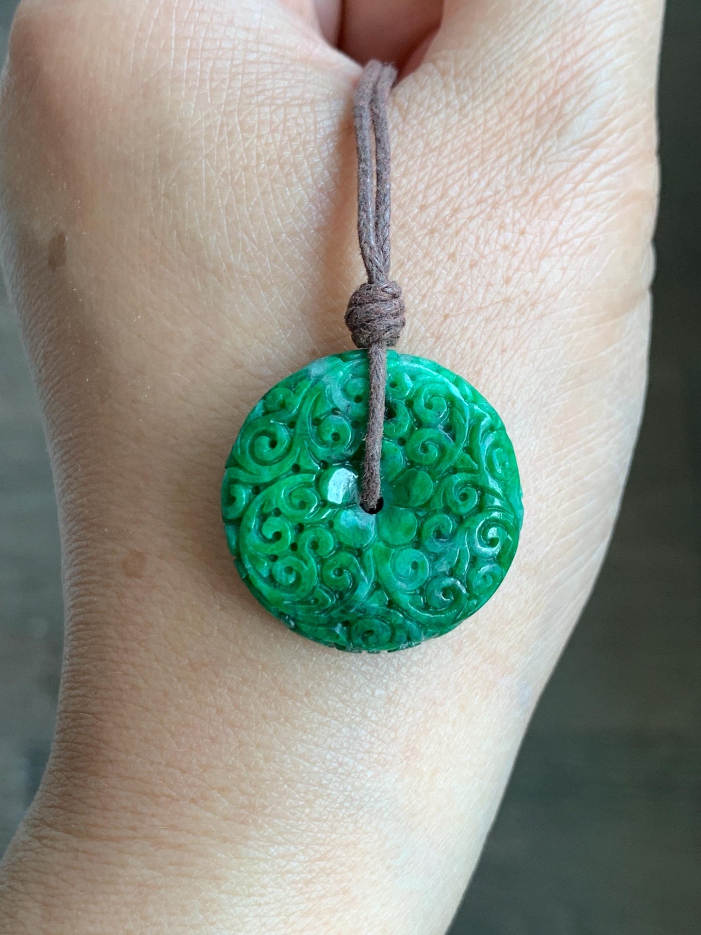 Certified Natural Grade A Icy Vibrant Hot Green Jade Jadeite Engraved Donut Ping An Kou Pendant Rope Necklace 8.61g 天然辣绿花青翡翠仿古雕平安扣吊坠 3904
