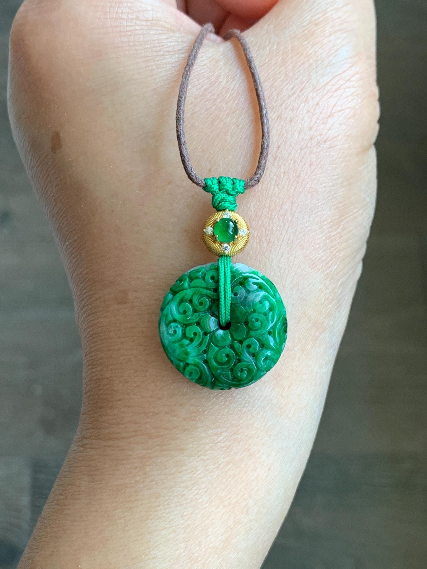 Certified Natural Grade A Icy Vibrant Hot Green Jade Jadeite Engraved Donut Ping An Kou Pendant Rope Necklace 5.72g 天然辣绿花青翡翠仿古雕平安扣吊坠 3903