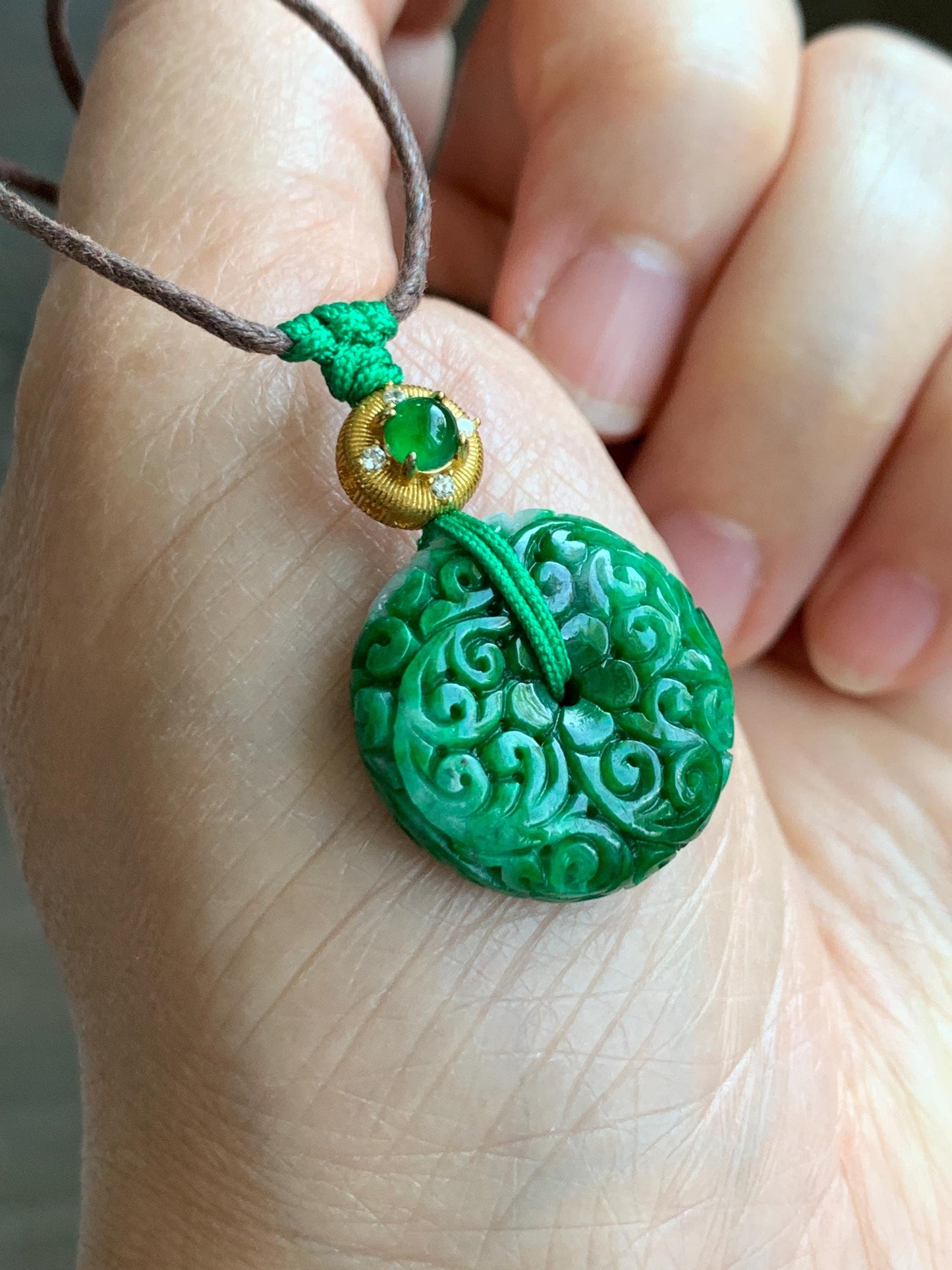 Certified Natural Grade A Icy Vibrant Hot Green Jade Jadeite Engraved Donut Ping An Kou Pendant Rope Necklace 5.72g 天然辣绿花青翡翠仿古雕平安扣吊坠 3903