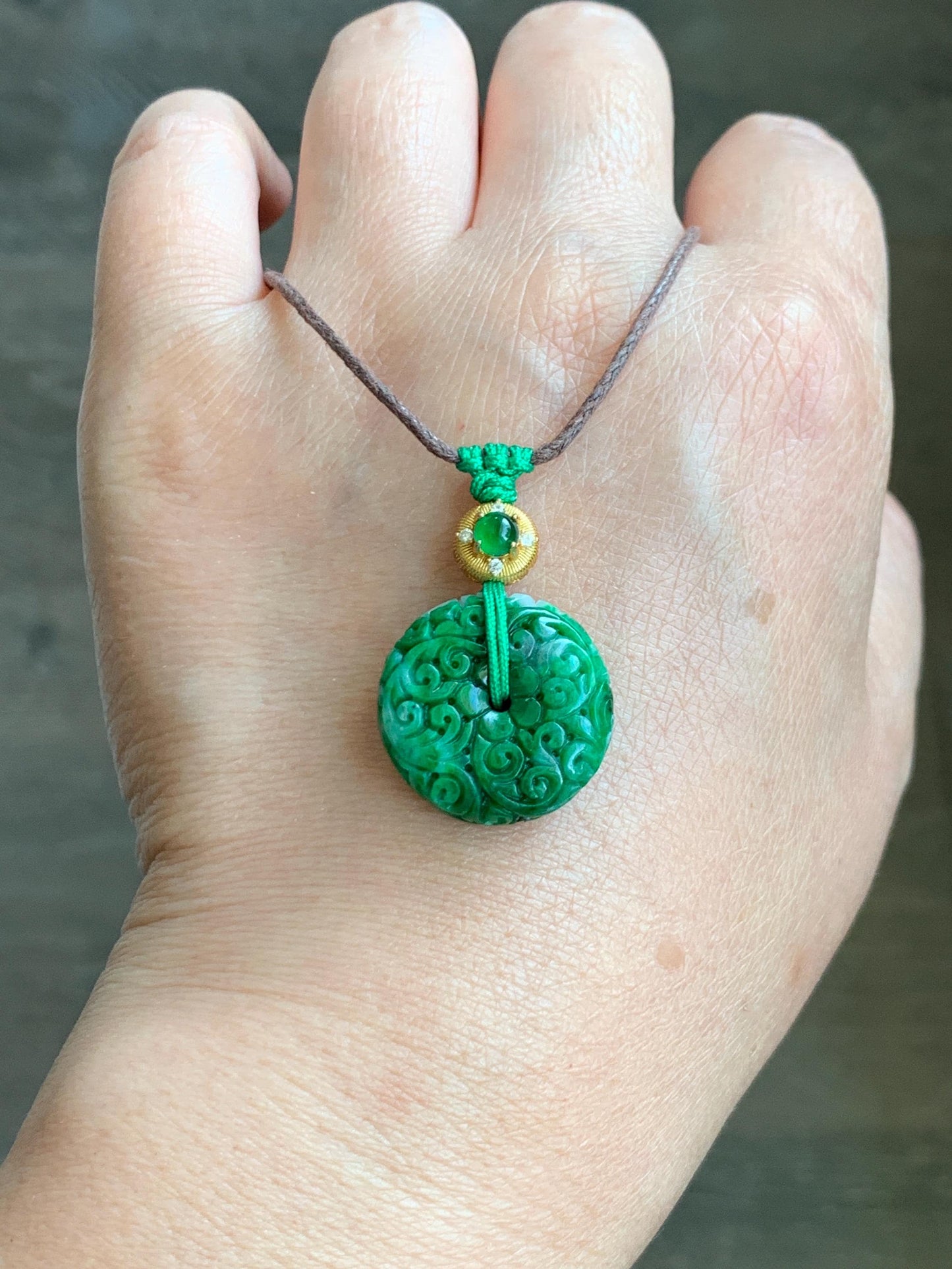 Certified Natural Grade A Icy Vibrant Hot Green Jade Jadeite Engraved Donut Ping An Kou Pendant Rope Necklace 5.72g 天然辣绿花青翡翠仿古雕平安扣吊坠 3903