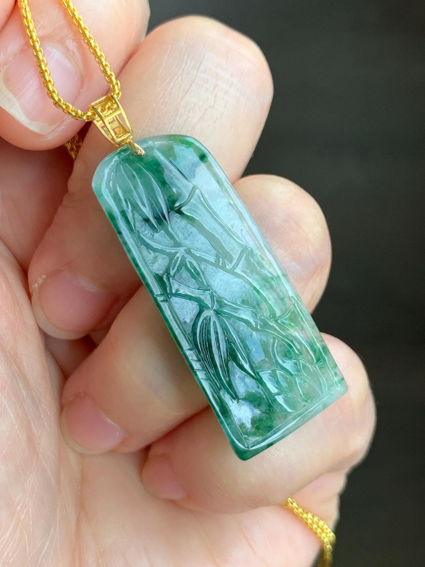 Natural Grade A Icy Highly Translucent Gelatinous Green Marbled Jadeite Koi Fish & Lily Pad Pendant 18K Yellow Gold 天然冰胶飘绿花翡翠荷叶鱼镶嵌吊坠 PLHY330