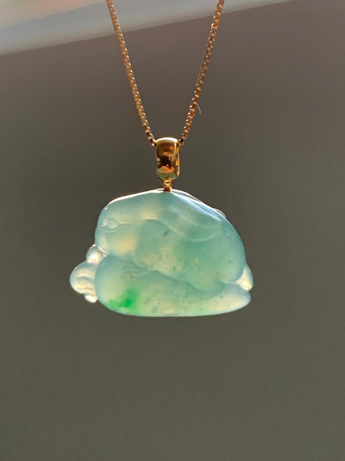 Natural Grade A Guatemalan Icy Translucent Teal Green Marbled Jade Jadeite Rabbit Carrot Pendant 18K Yellow Gold 天然冰危蓝绿翡翠小兔胡萝卜吊坠 XTLP150