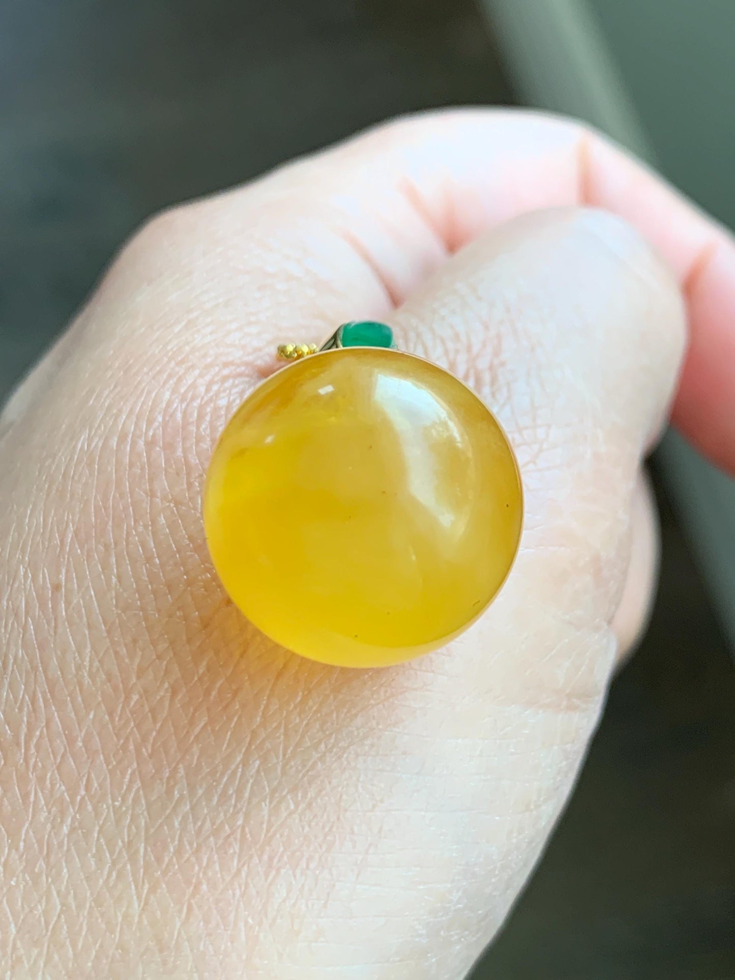 Certified Natural Grade A Icy Translucent Green Jadeite Natural Rich Honey Beewax Sphere Pendant 18K Yellow Gold 4.99g 天然冰绿翡翠马眼蜜蜡单珠镶嵌吊坠 9475