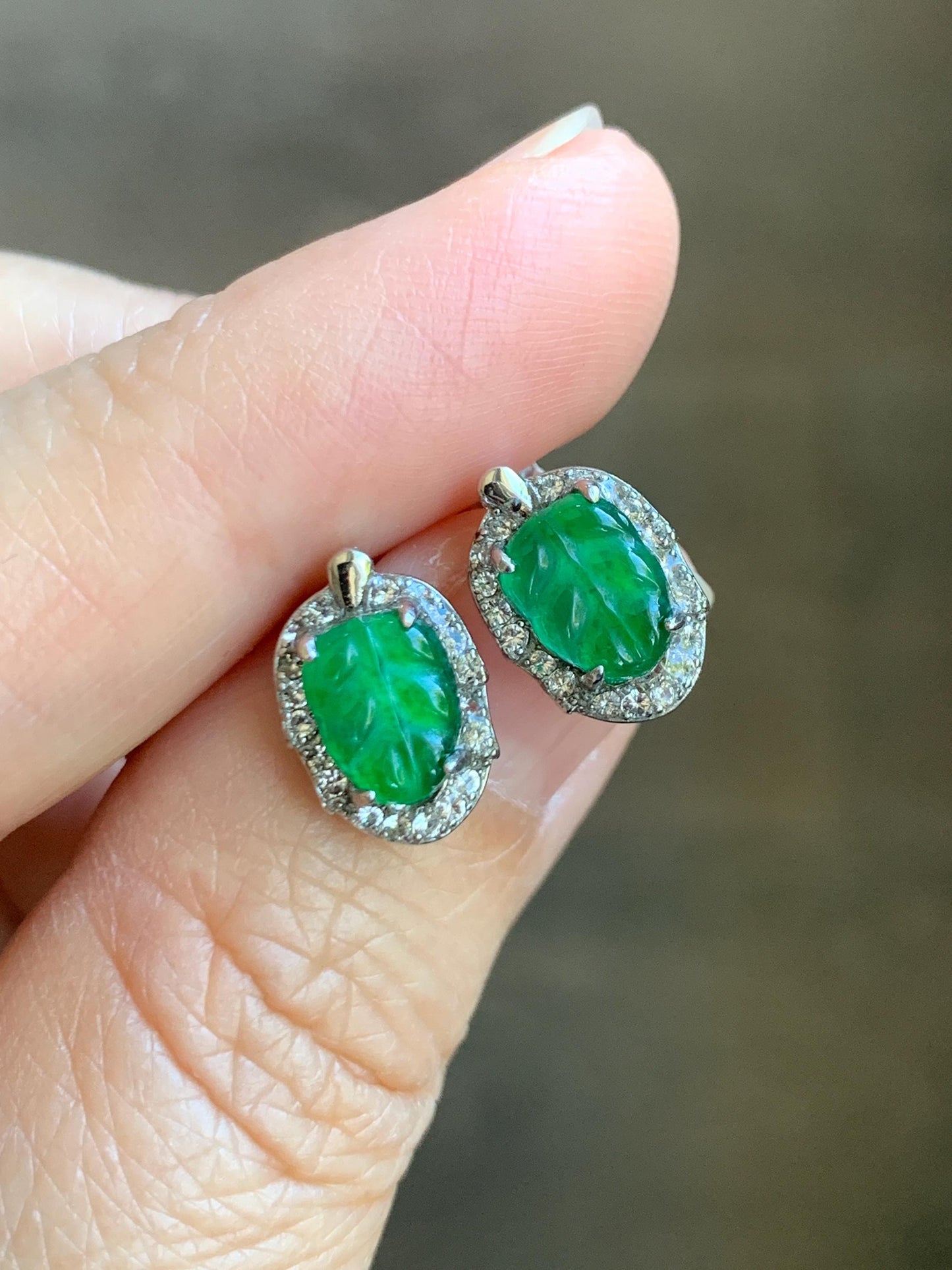 Natural Guatemalan Grade A Icy Translucent Vibrant Green Jade Jadeite Petite Leaf Stud Earrings Sterling Silver 天然冰危绿翡翠迷你叶子镶嵌耳钉 XWY66A