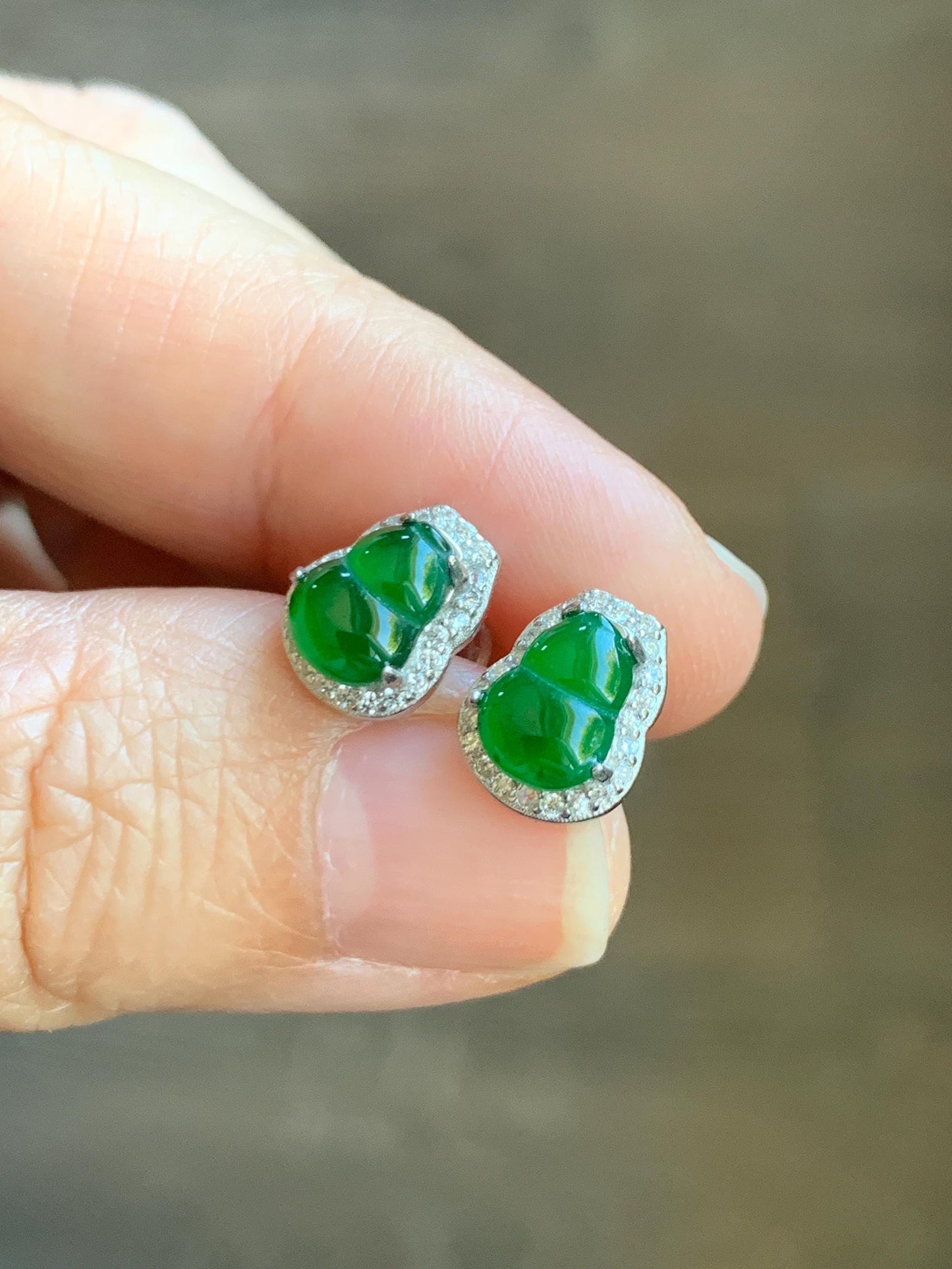 Natural Guatemalan Grade A Icy Translucent Vibrant Green Jade Jadeite Gourd Hulu Stud Earrings Sterling Silver 天然冰危绿翡翠葫芦镶嵌耳钉 YLH96