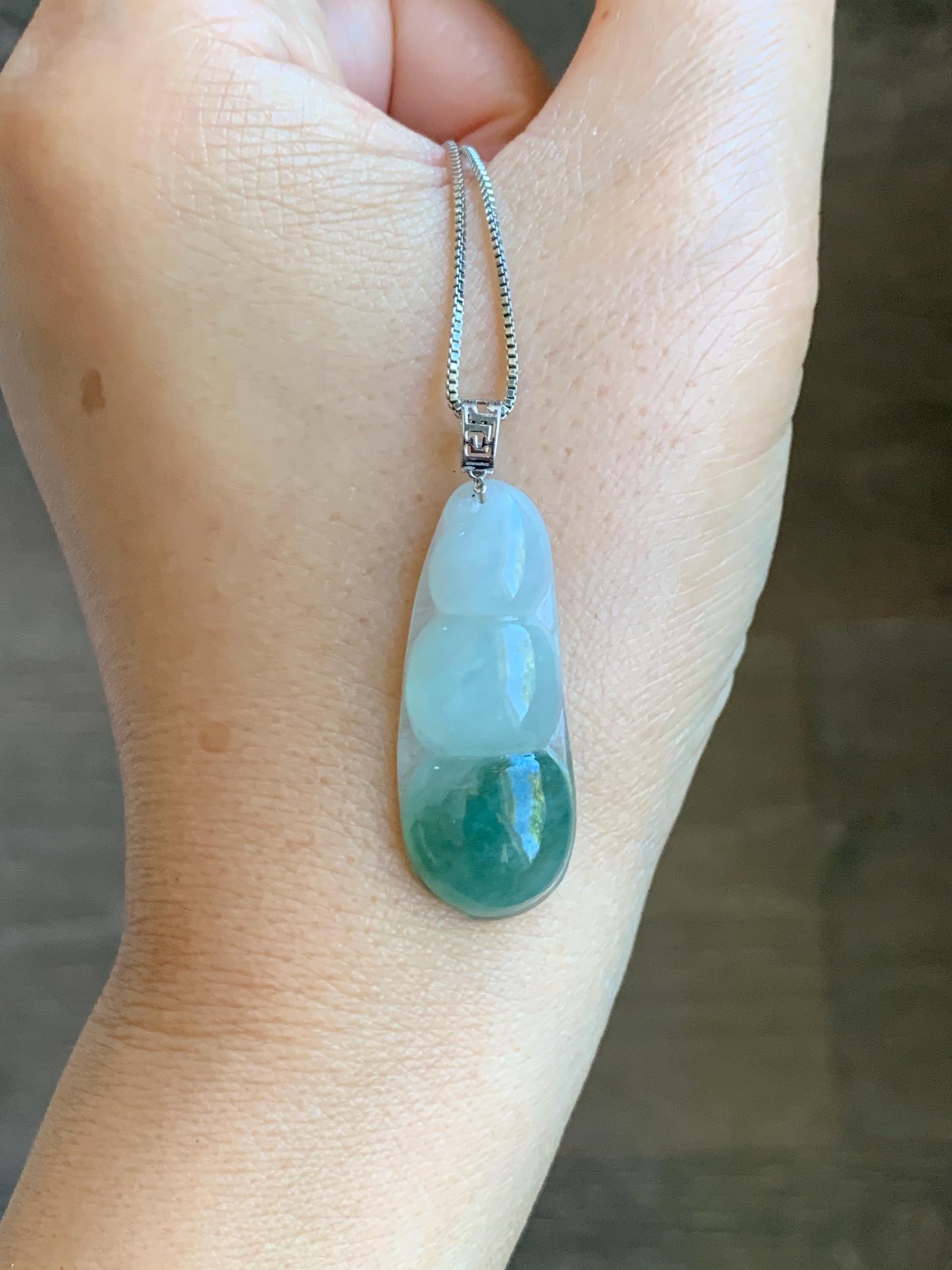 Natural Grade A Icy Translucent Light Green Marbled Jade Jadeite Carved Lucky Peapod Pendant 18K White Gold 5g 天然冰飘花翡翠福豆镶嵌吊坠 MDD230B