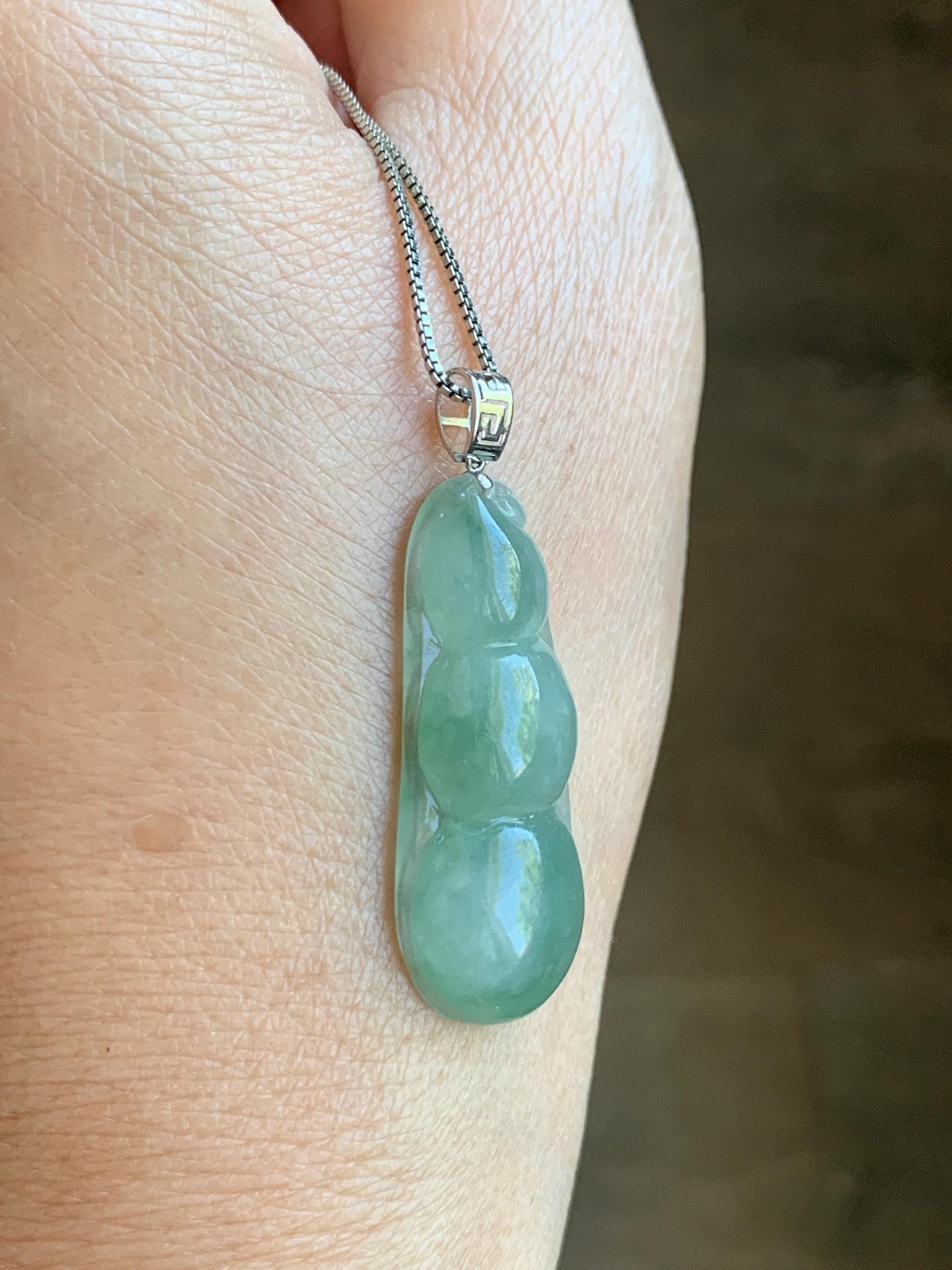 Natural Grade A Icy Translucent Light Green Marbled Jade Jadeite Carved Lucky Peapod Pendant 18K White Gold 5g 天然冰飘花翡翠福豆镶嵌吊坠 MDD230C