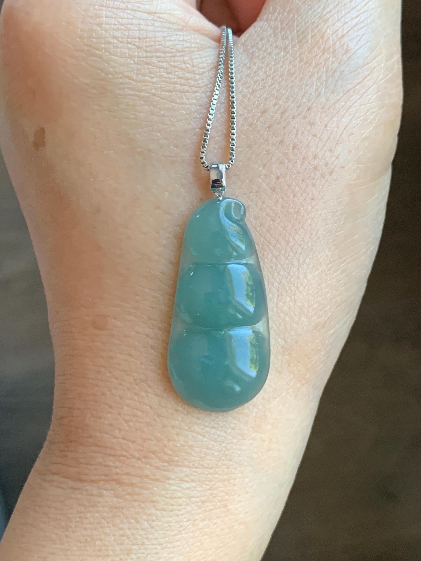 Natural Grade A Guatemalan Icy Translucent Dark Teal Blue Jade Jadeite Carved Peapod Pendant 18K White Gold 5g 天然冰危深蓝翡翠福豆镶嵌吊坠 WDD110B