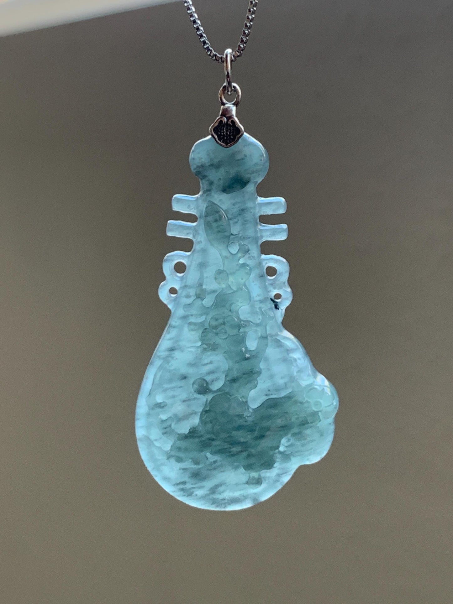 Natural Grade A Guatemalan Icy Translucent Wuji Jade Jadeite Lute Pipa & Cherry Blossom Pendant Sterling Silver 9g 天然冰危乌鸡翡翠知音梅花枝吊坠 WWU138