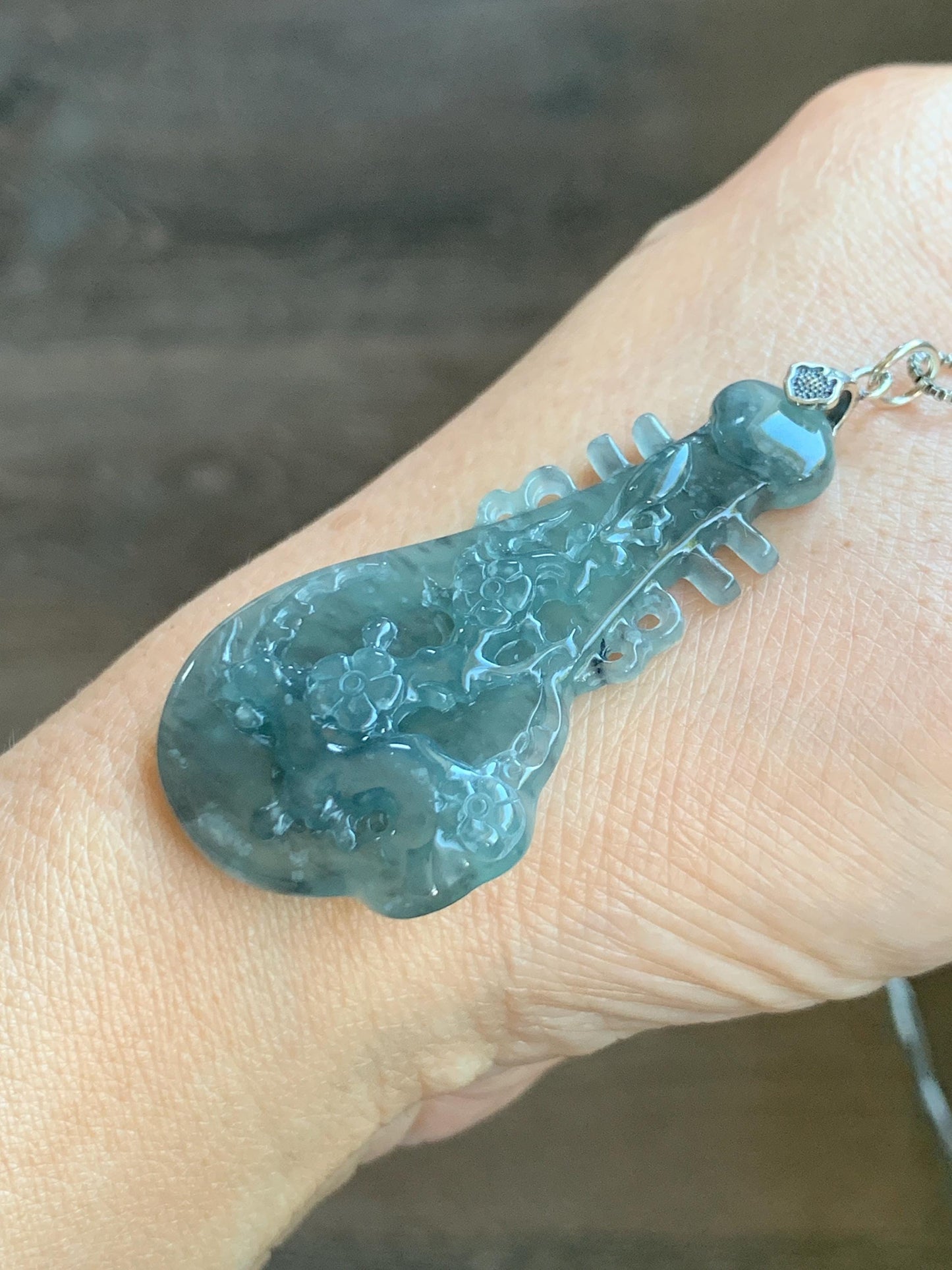 Natural Grade A Guatemalan Icy Translucent Wuji Jade Jadeite Lute Pipa & Cherry Blossom Pendant Sterling Silver 9g 天然冰危乌鸡翡翠知音梅花枝吊坠 WWU138
