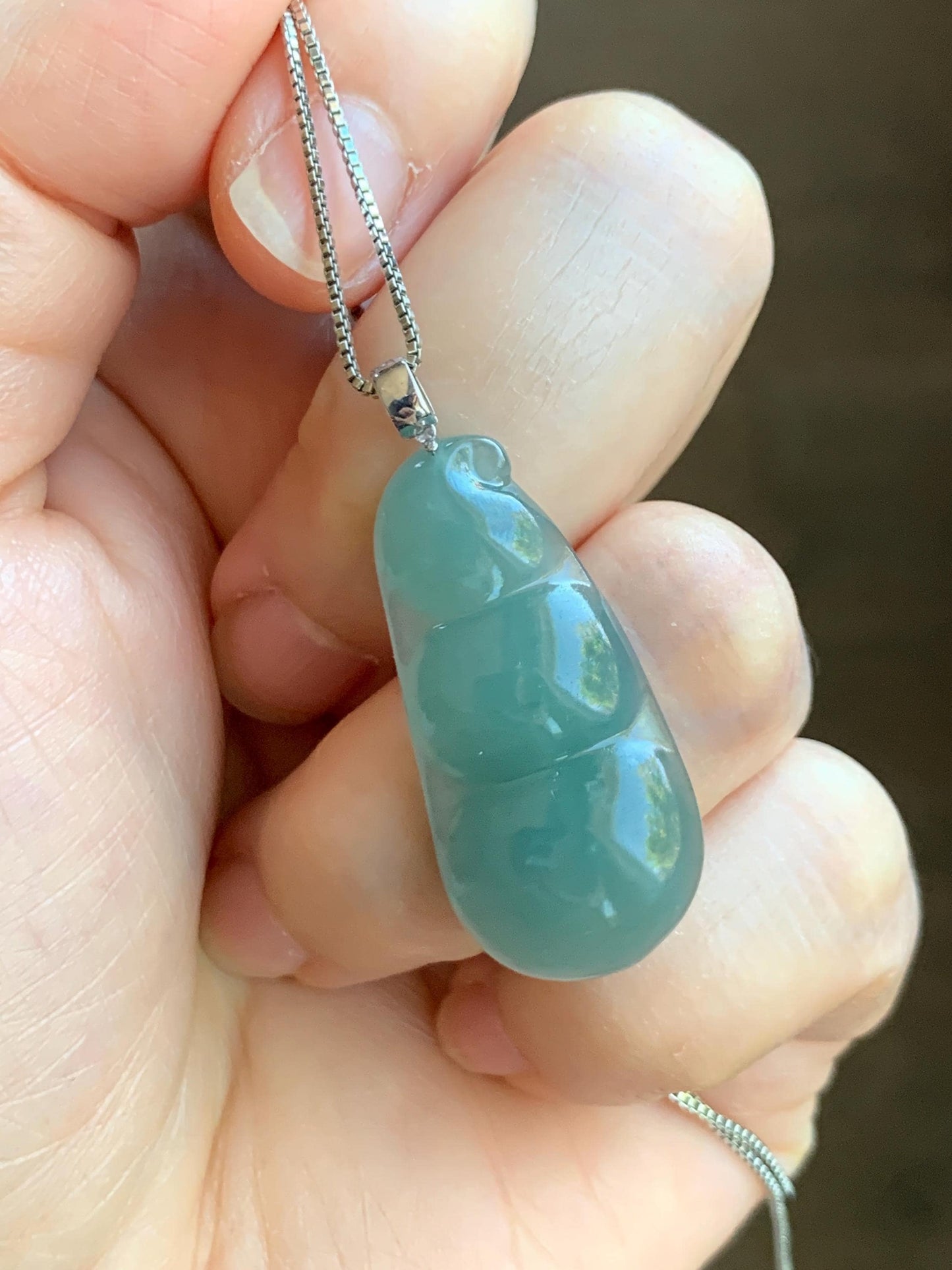 Natural Grade A Guatemalan Icy Translucent Dark Teal Blue Jade Jadeite Carved Peapod Pendant 18K White Gold 5g 天然冰危深蓝翡翠福豆镶嵌吊坠 WDD110B