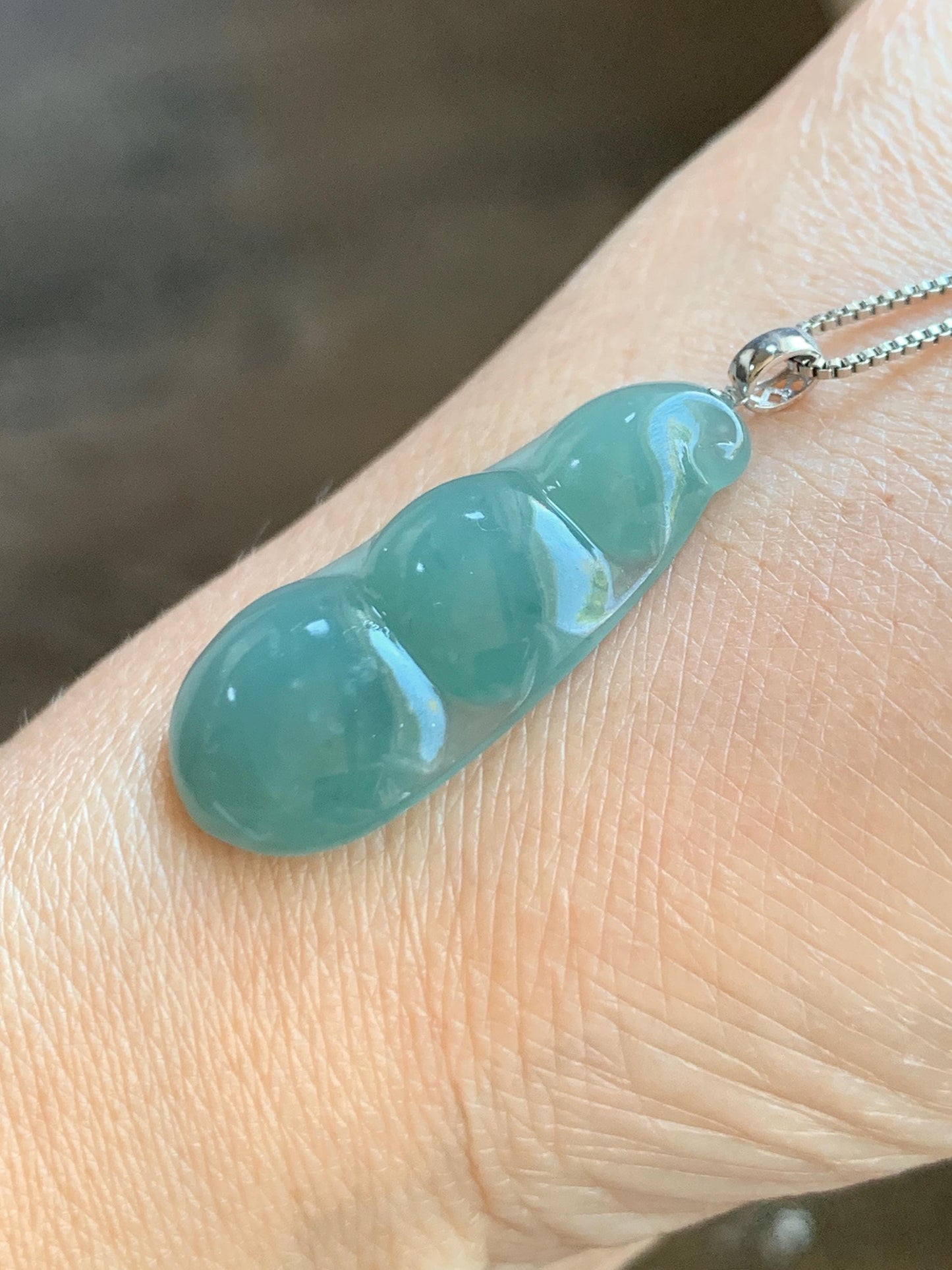 Natural Grade A Guatemalan Icy Translucent Dark Teal Blue Jade Jadeite Carved Peapod Pendant 18K White Gold 5g 天然冰危深蓝翡翠福豆镶嵌吊坠 WDD110B