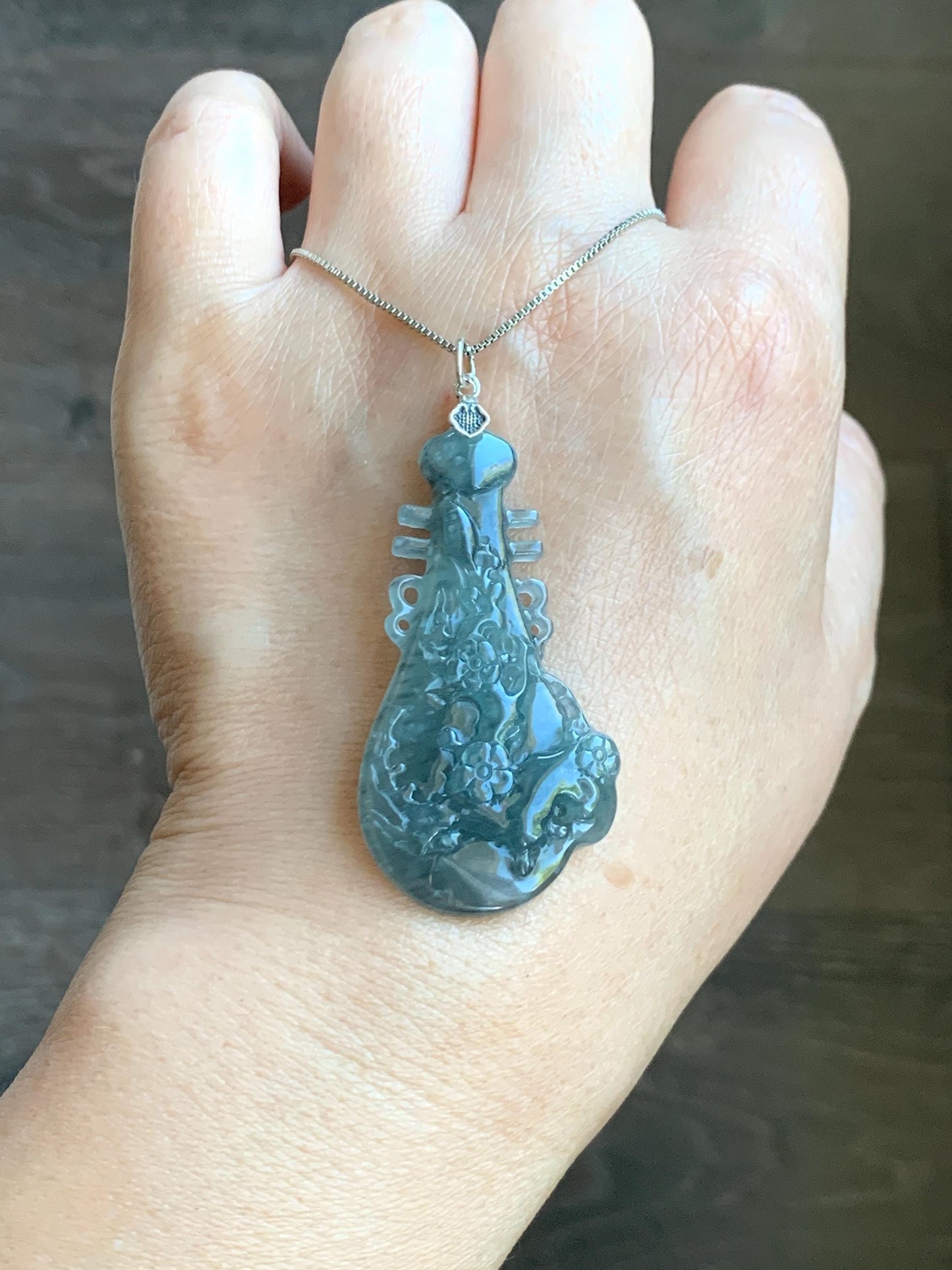 Natural Grade A Guatemalan Icy Translucent Wuji Jade Jadeite Lute Pipa & Cherry Blossom Pendant Sterling Silver 9g 天然冰危乌鸡翡翠知音梅花枝吊坠 WWU138