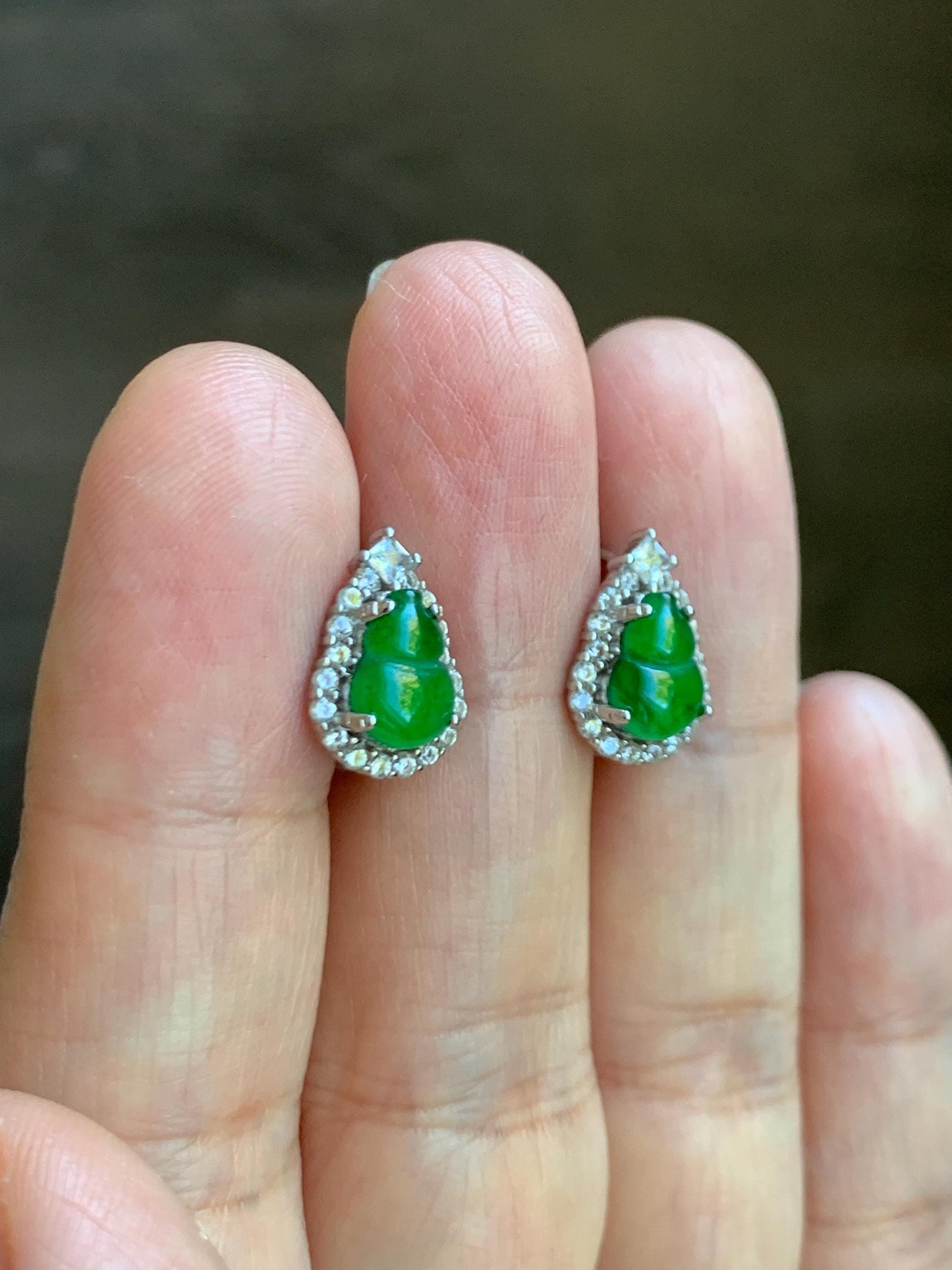 Natural Grade A Guatemalan Icy Translucent Vibrant Green Jade Jadeite Gourd Hulu Huggie Hoop Earrings Sterling Silver 天然冰危绿翡翠葫芦银镶耳包 DHL99