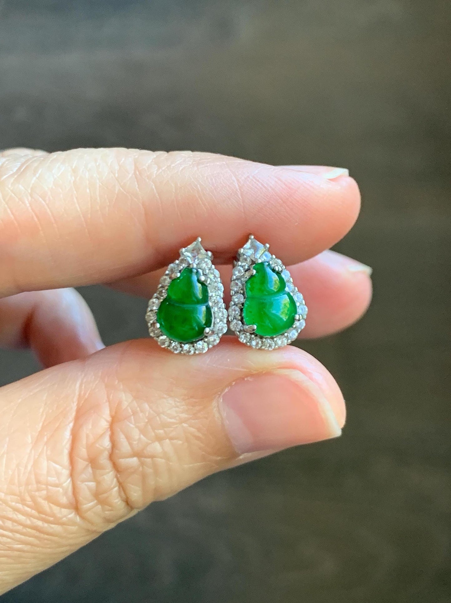 Natural Grade A Guatemalan Icy Translucent Vibrant Green Jade Jadeite Gourd Hulu Huggie Hoop Earrings Sterling Silver 天然冰危绿翡翠葫芦银镶耳包 DHL99