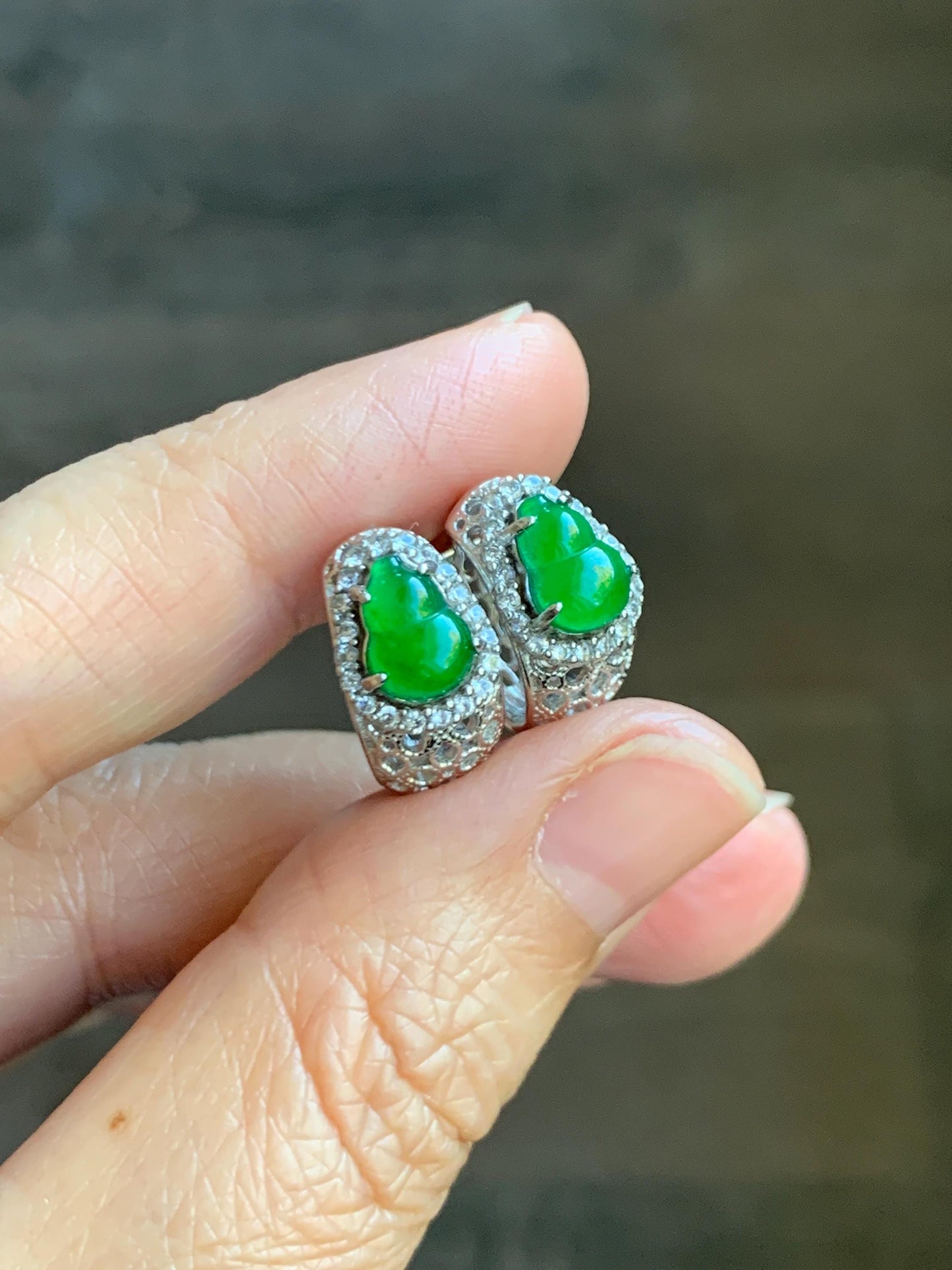 Natural Grade A Guatemalan Icy Translucent Vibrant Green Jade Jadeite Gourd Hulu Huggie Hoop Earrings Sterling Silver 天然冰危绿翡翠葫芦银镶耳包 DHL110