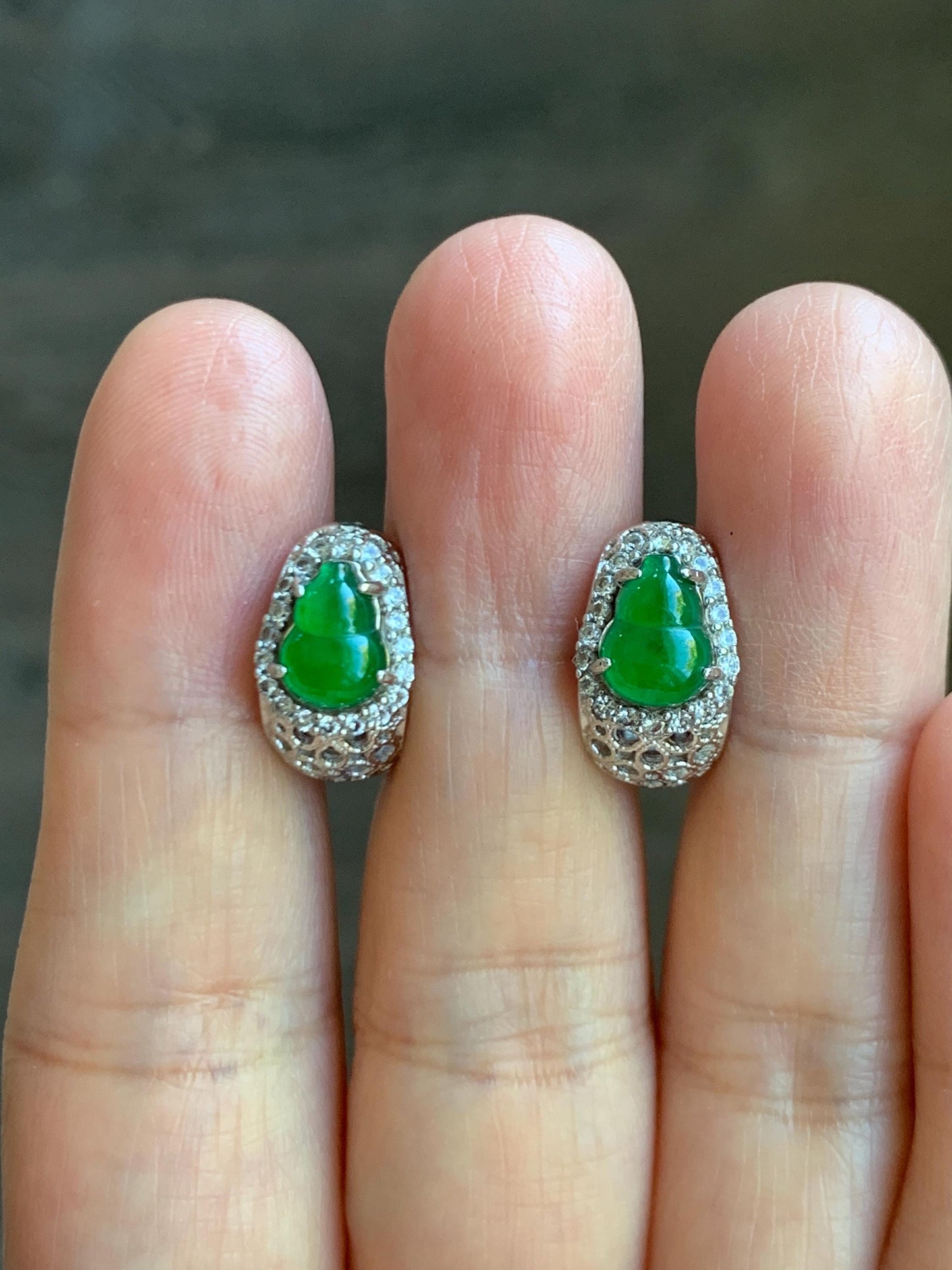 Natural Grade A Guatemalan Icy Translucent Vibrant Green Jade Jadeite Gourd Hulu Huggie Hoop Earrings Sterling Silver 天然冰危绿翡翠葫芦银镶耳包 DHL110