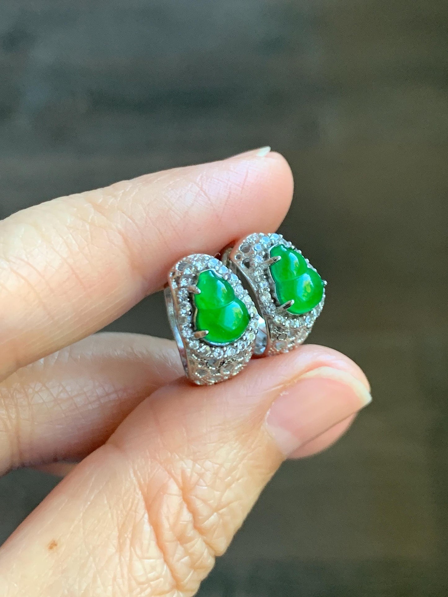 Natural Grade A Guatemalan Icy Translucent Vibrant Green Jade Jadeite Gourd Hulu Huggie Hoop Earrings Sterling Silver 天然冰危绿翡翠葫芦银镶耳包 DHL110