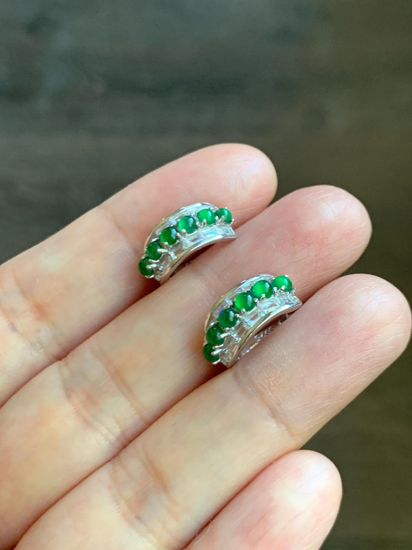 Natural Guatemalan Grade A Icy Highly Translucent Vibrant Green Jade Jadeite Hoop Huggie Earrings Sterling Silver 天然冰危绿起光翡翠银镶耳包 WLEB77