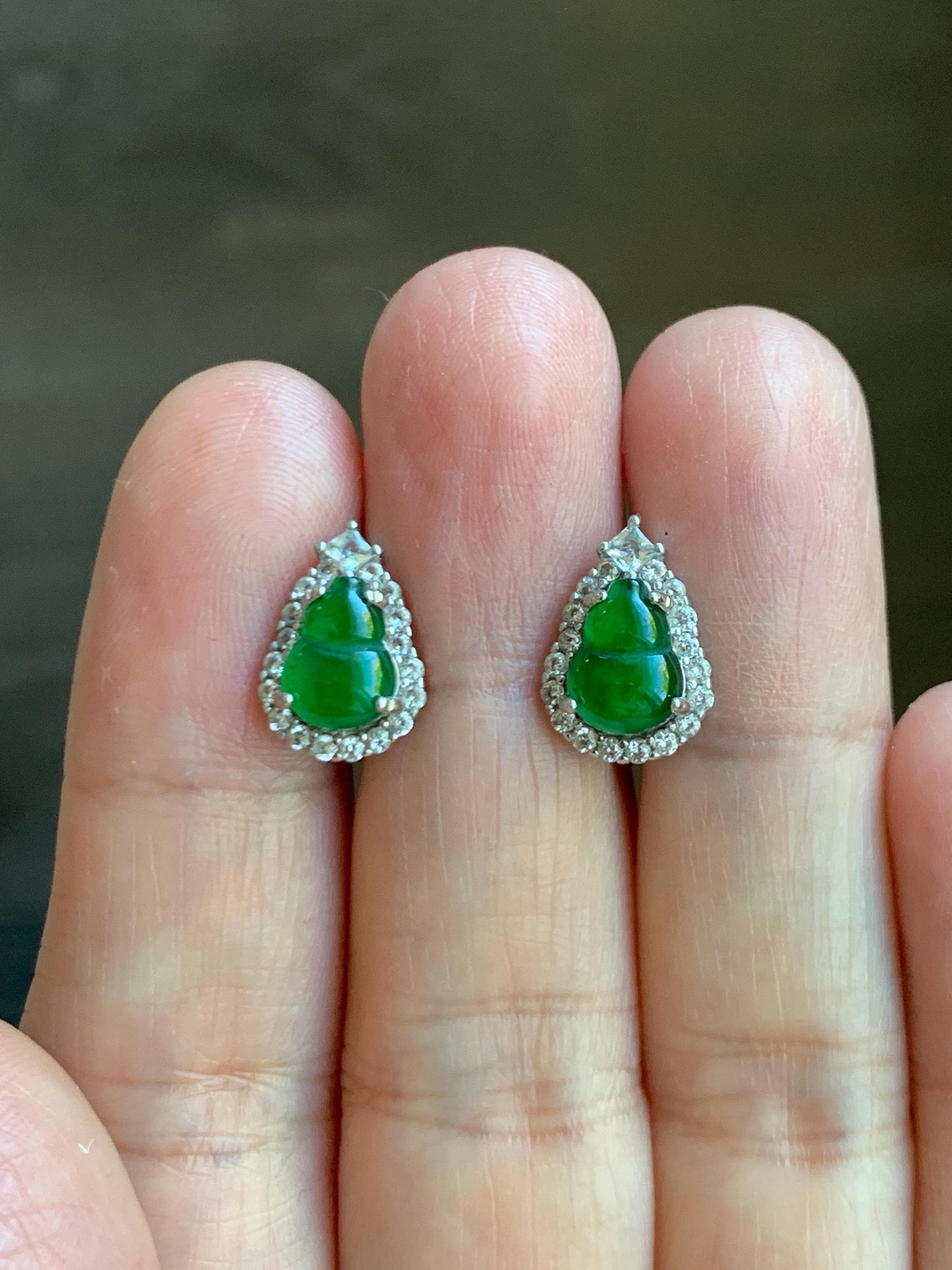 Natural Grade A Guatemalan Icy Translucent Vibrant Green Jade Jadeite Gourd Hulu Huggie Hoop Earrings Sterling Silver 天然冰危绿翡翠葫芦银镶耳包 DHL99