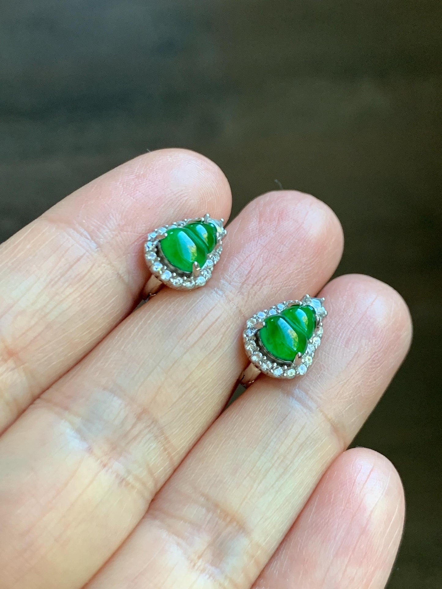 Natural Grade A Guatemalan Icy Translucent Vibrant Green Jade Jadeite Gourd Hulu Huggie Hoop Earrings Sterling Silver 天然冰危绿翡翠葫芦银镶耳包 DHL99