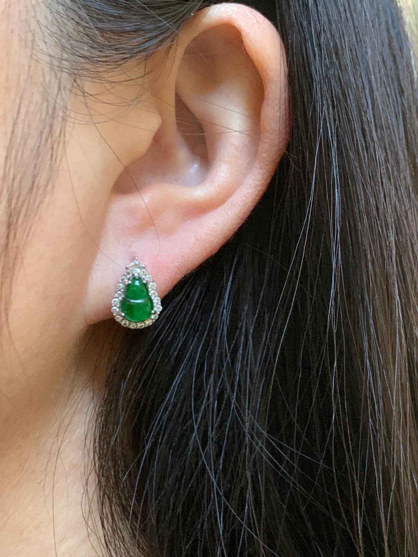 Natural Grade A Guatemalan Icy Translucent Vibrant Green Jade Jadeite Gourd Hulu Huggie Hoop Earrings Sterling Silver 天然冰危绿翡翠葫芦银镶耳包 DHL99