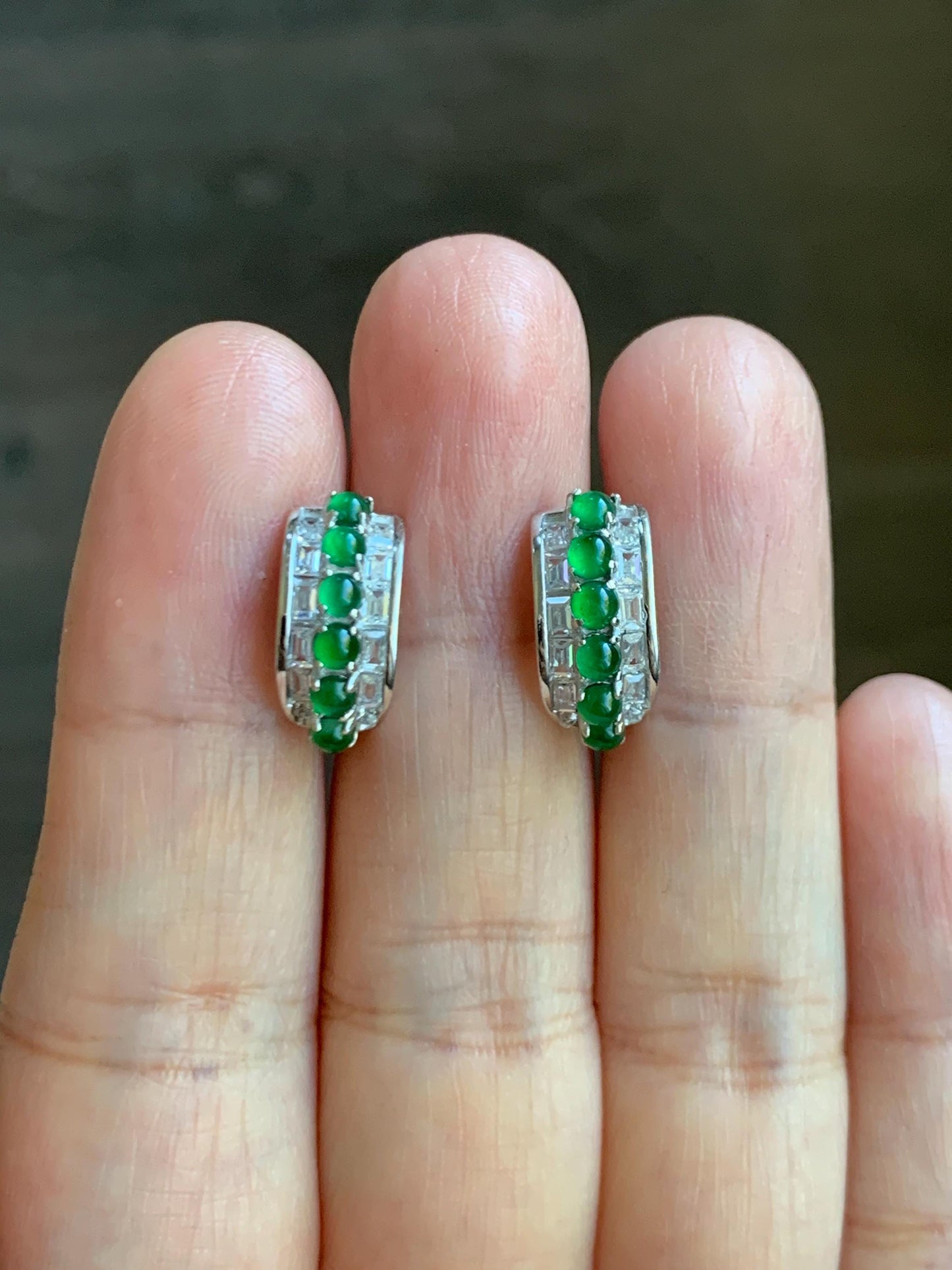 Natural Guatemalan Grade A Icy Highly Translucent Vibrant Green Jade Jadeite Hoop Huggie Earrings Sterling Silver 天然冰危绿起光翡翠银镶耳包 WLEB77