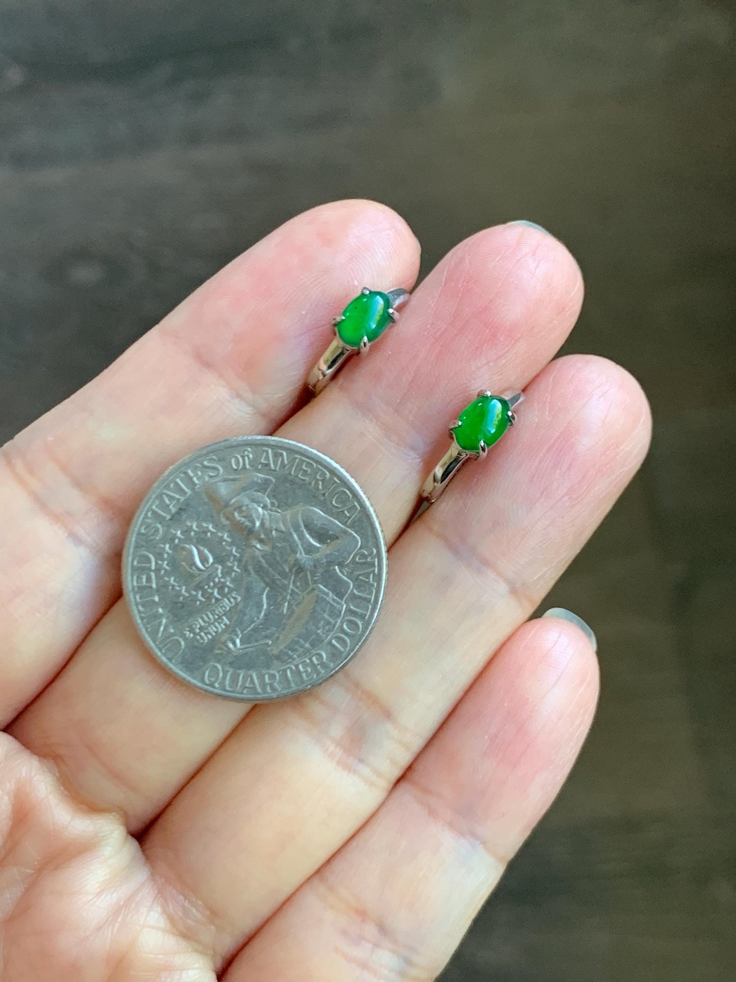 Natural Grade A Guatemalan Icy Translucent Vibrant Green Jade Jadeite Hoop Huggie Earrings Sterling Silver 天然冰危绿翡翠椭圆银镶耳包 TYBB66