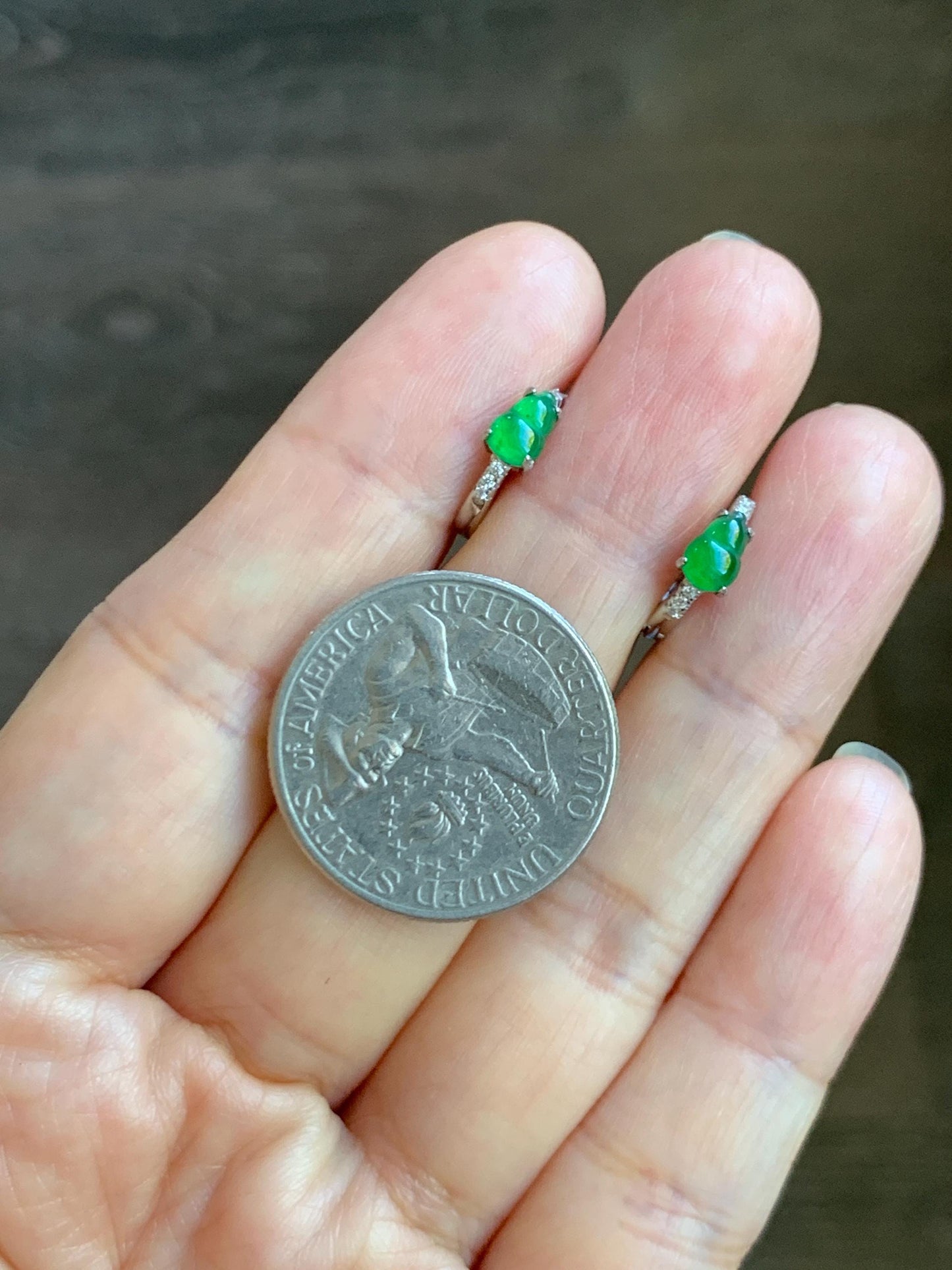 Natural Grade A Guatemalan Icy Translucent Vibrant Green Gourd Jade Jadeite Huggie Hoop Earrings Sterling Silver 天然冰危绿翡翠葫芦银镶耳包 XHL68C