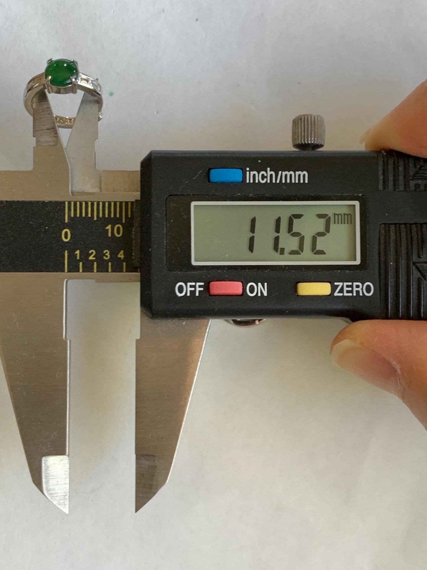 Natural Grade A Guatemalan Icy Translucent Rich Green Jade Jadeite Solitaire Style Huggie Hoop Earrings Sterling Silver 天然冰危绿翡翠镶嵌耳包 WLL77