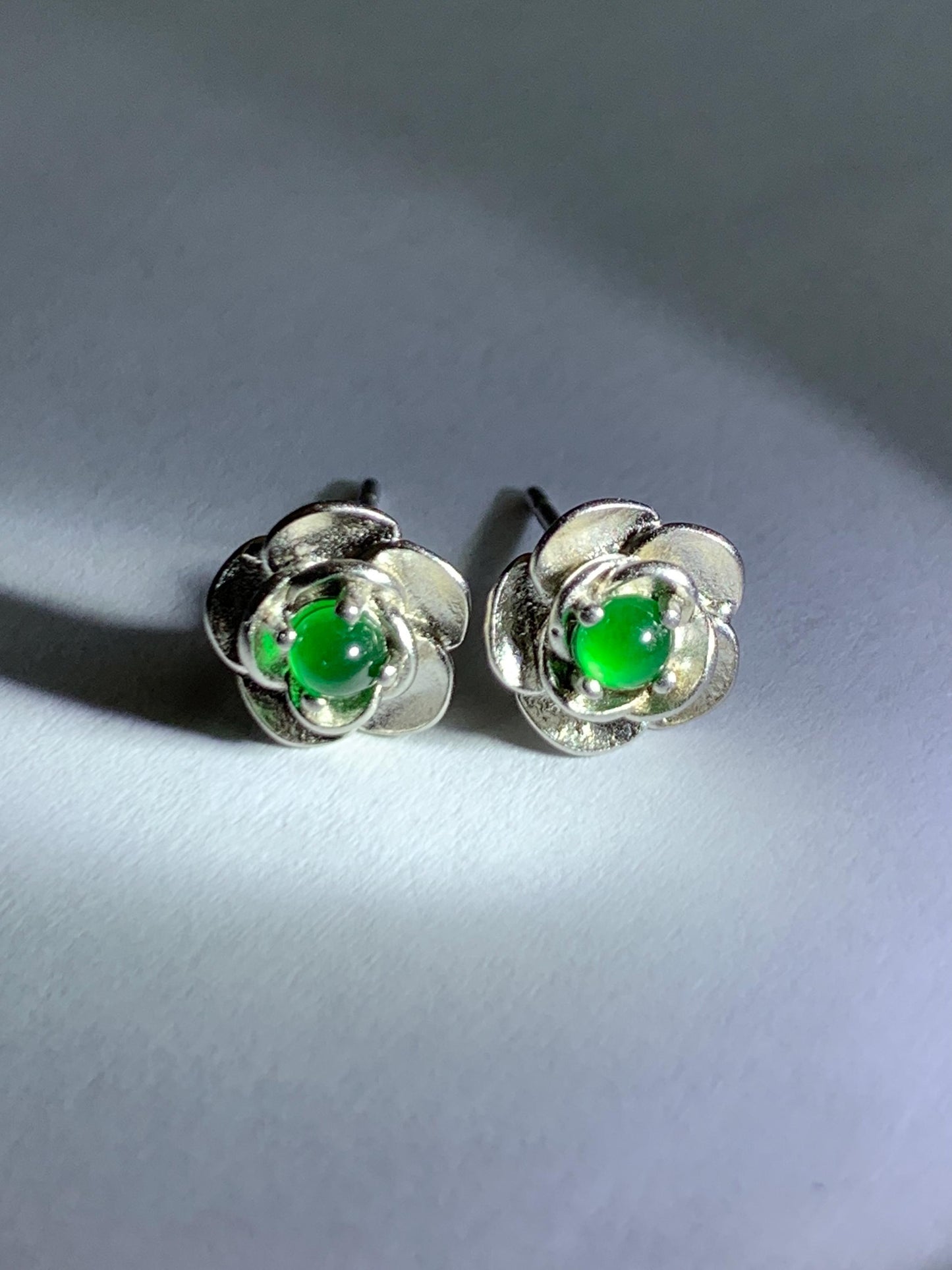 Petite Natural Grade A Guatemalan Icy Highly Translucent Vibrant Green Jade Jadeite Flower Stud Earrings Sterling Silver 天然冰危绿翡翠花银耳钉 XJH58Y